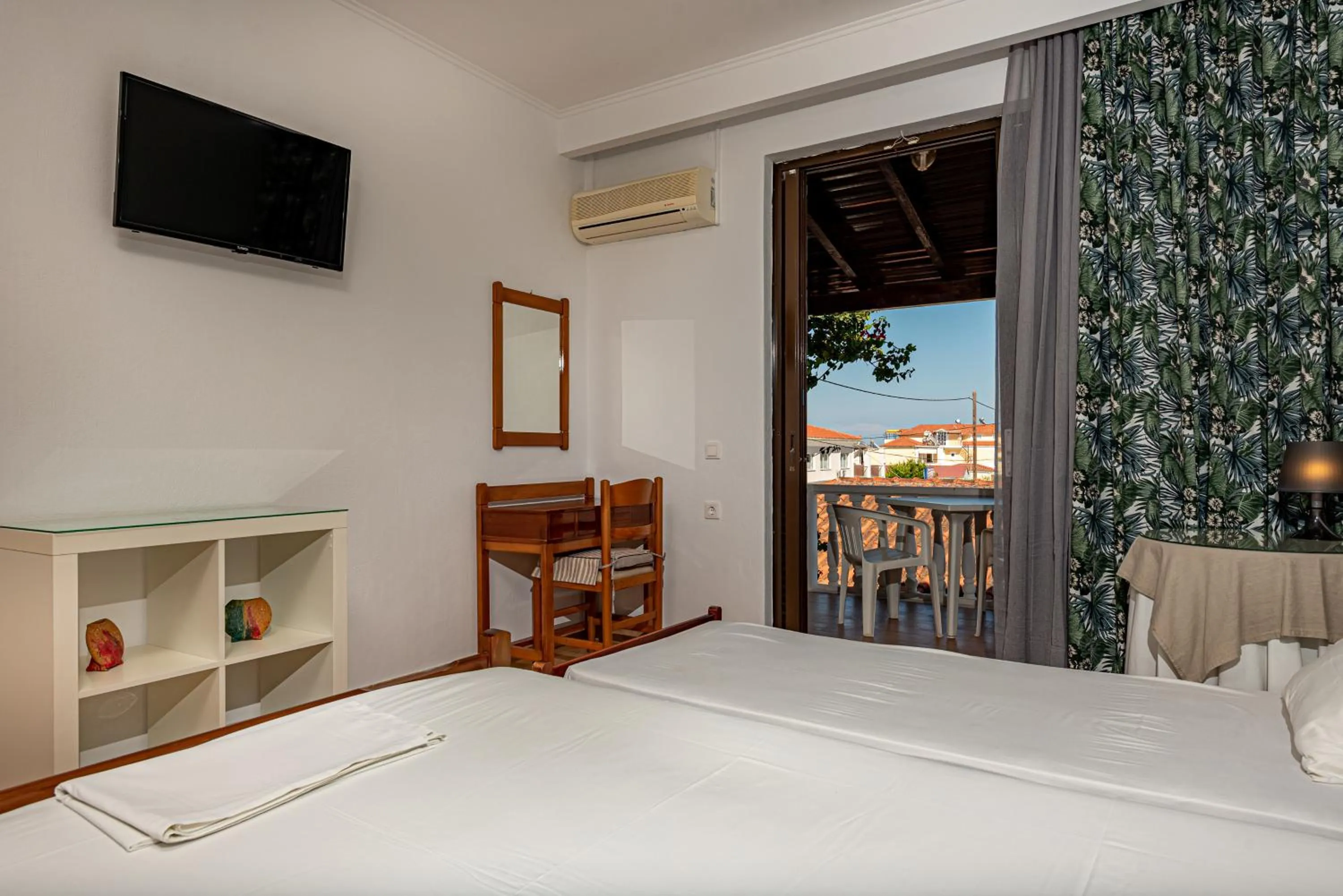 Double or Twin Room with Balcony in Metsovo Studios