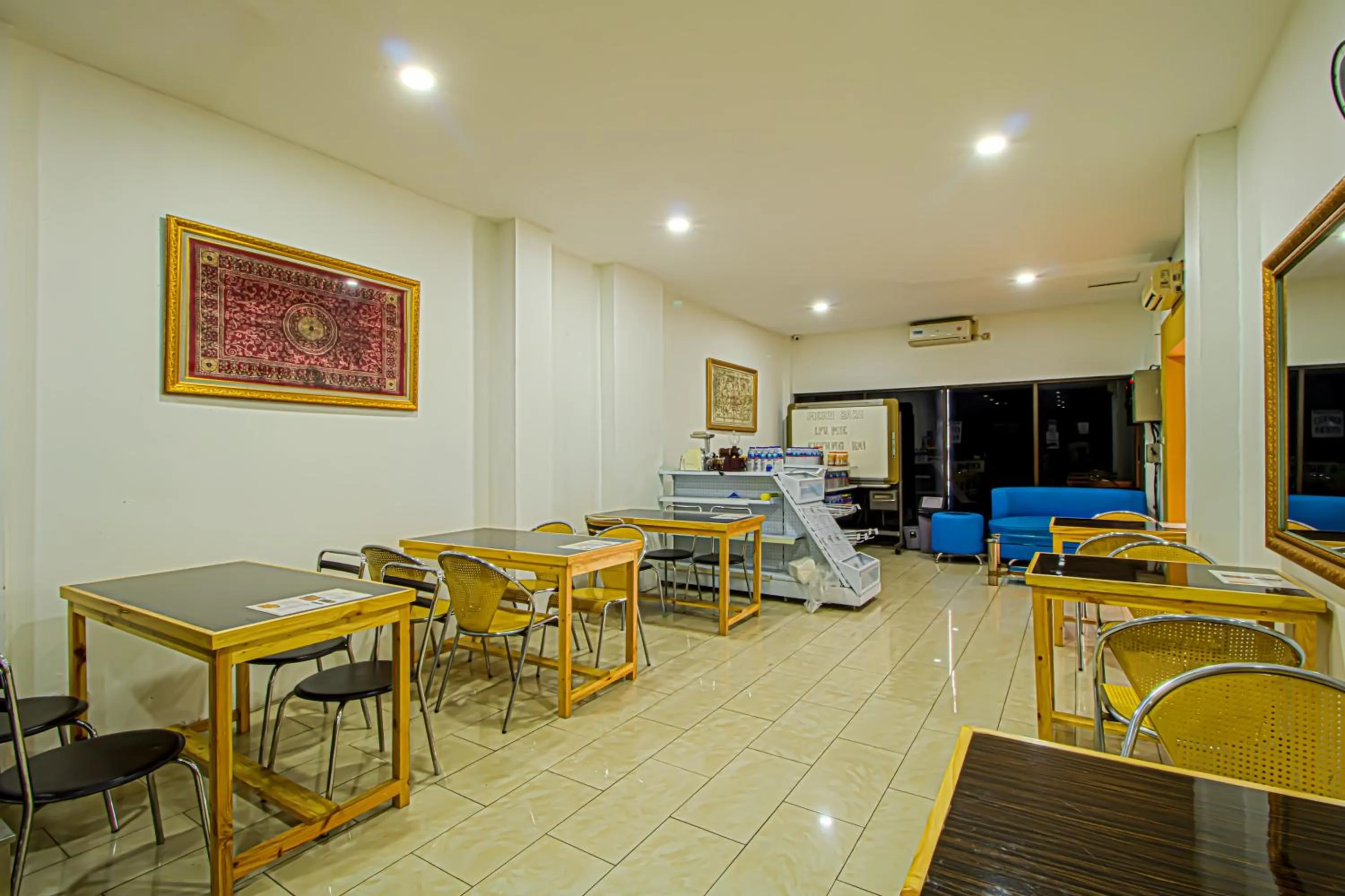 Restaurant/places to eat in Bungur Inn Syariah