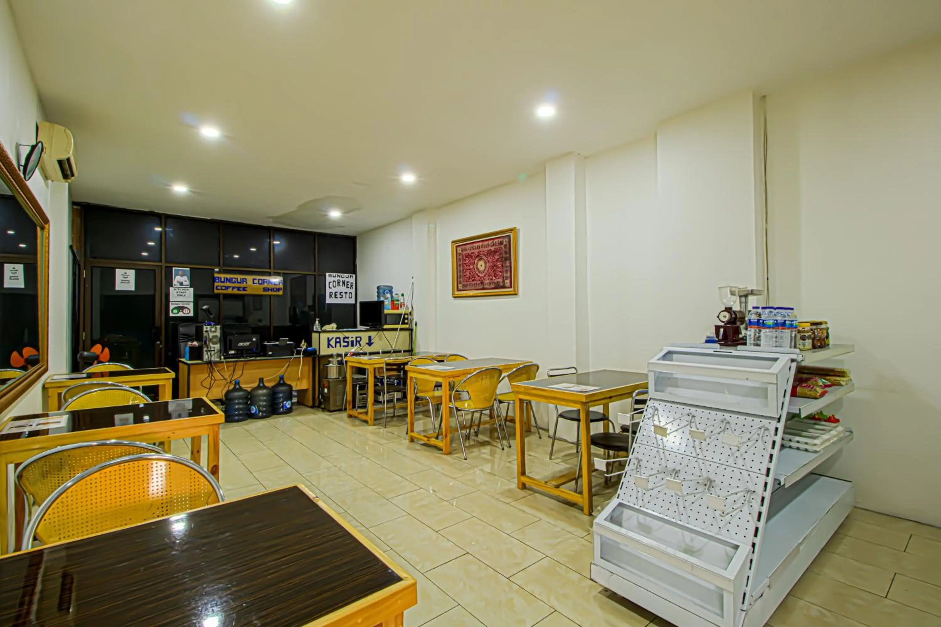 Restaurant/places to eat in Bungur Inn Syariah