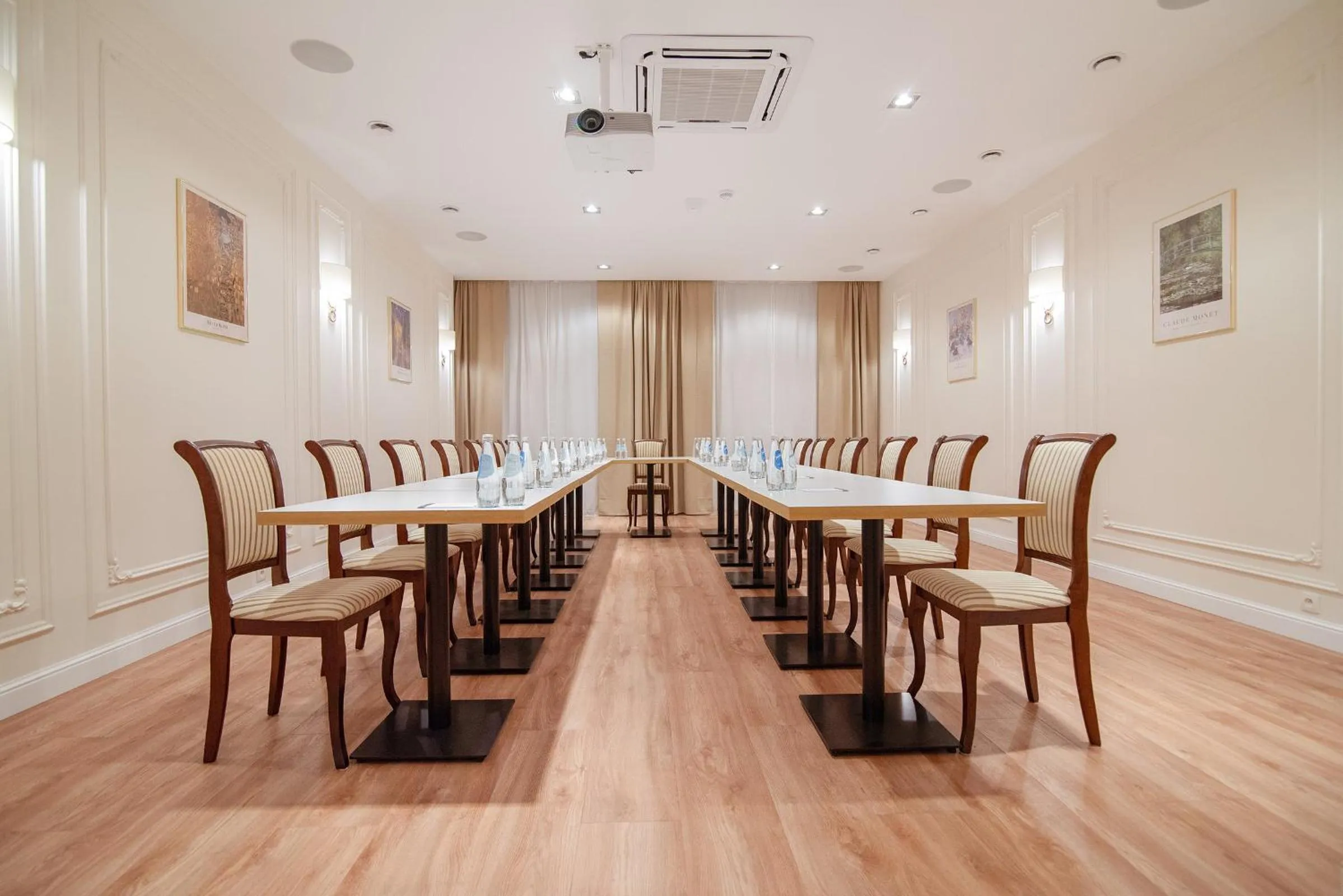 Meeting/conference room in W Sercu Krakowa Aparthotel