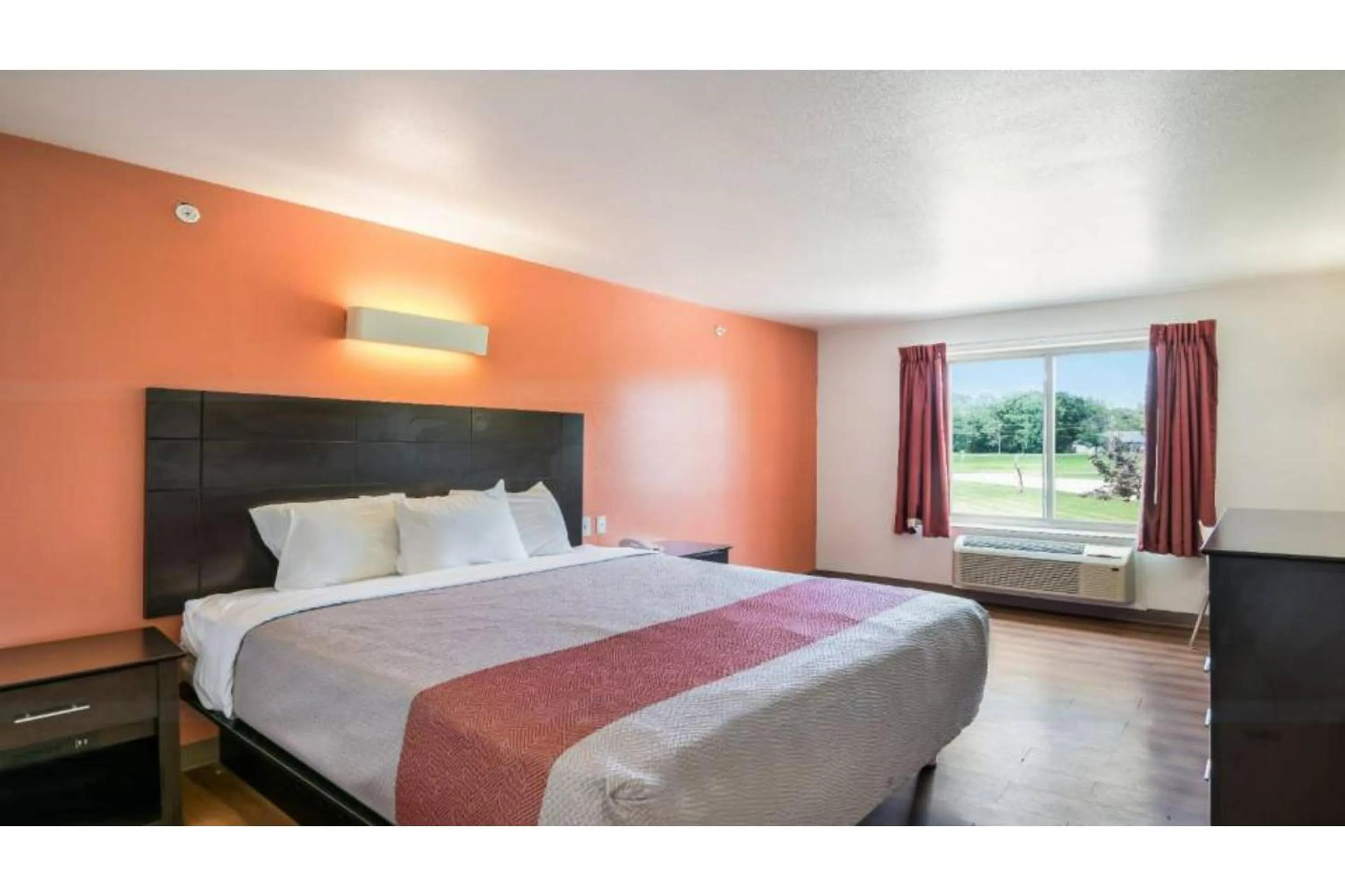 Bedroom, Bed in Motel 6 Peoria