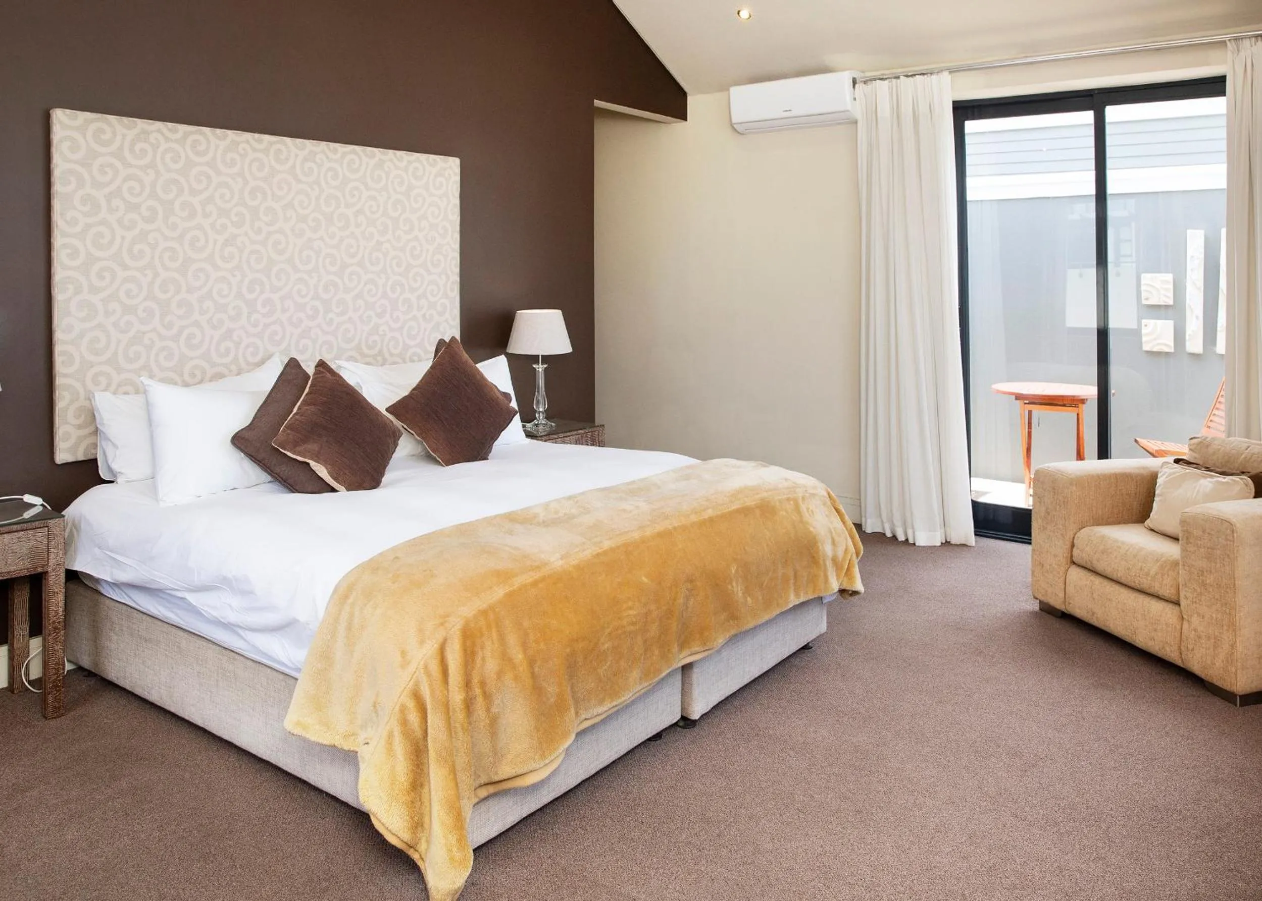 Bed in Marine Square Luxury Suites