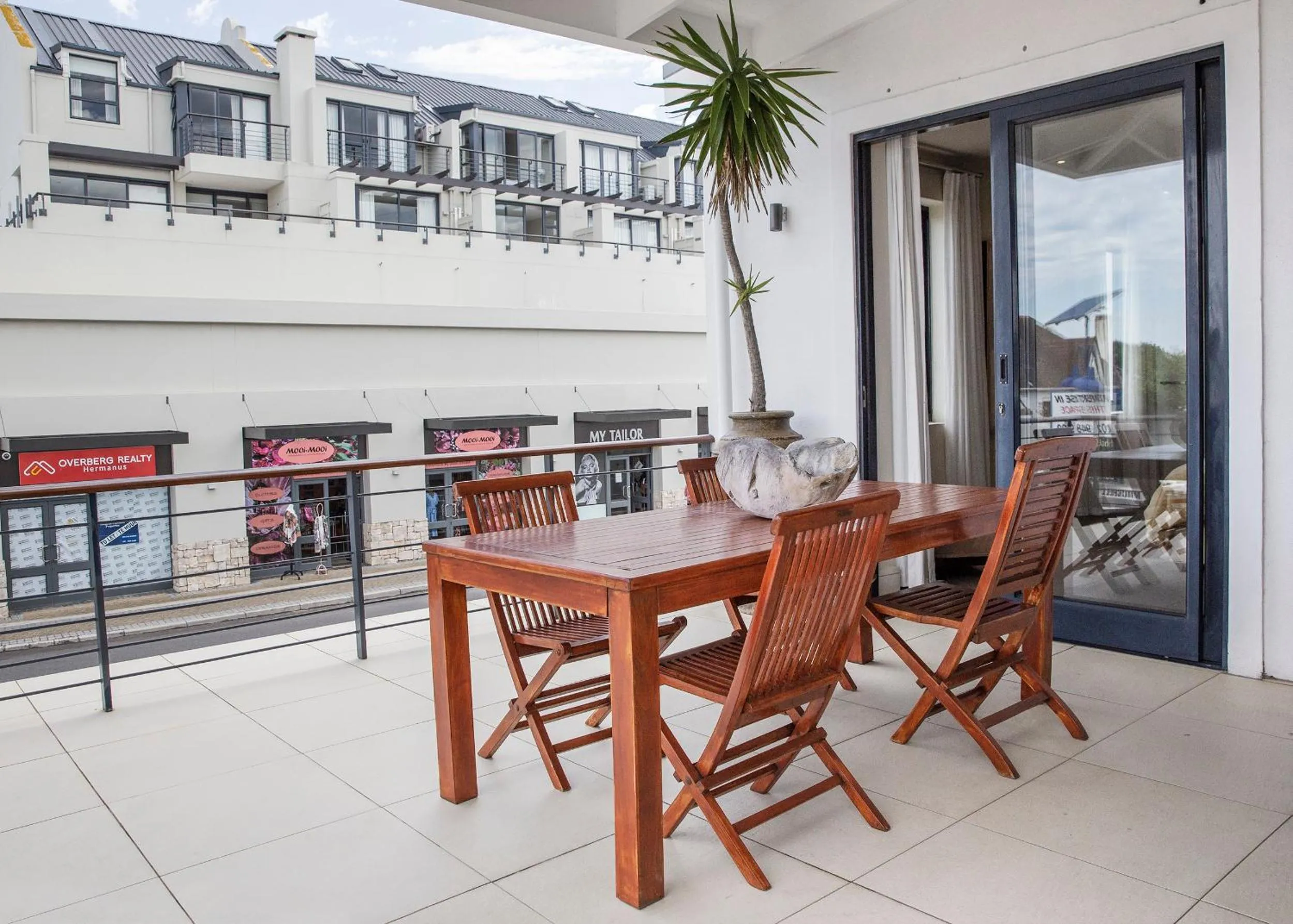 Marine Square Luxury Suites