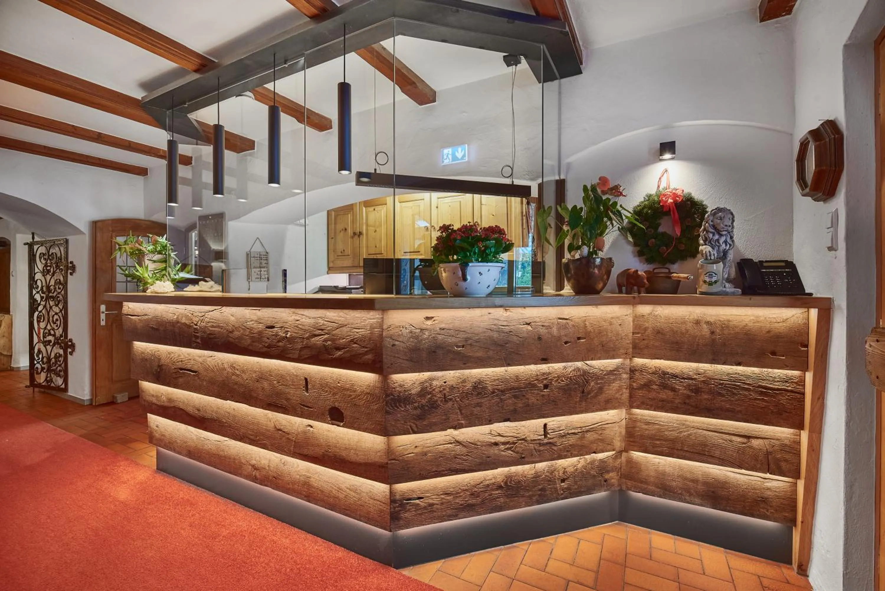 Lobby or reception in Aktivhotel & Gasthof Schmelz Ihr familienfreundliches Urlaubs Hotel mit Wellness Almsauna ab Februar Chiemgau Karte