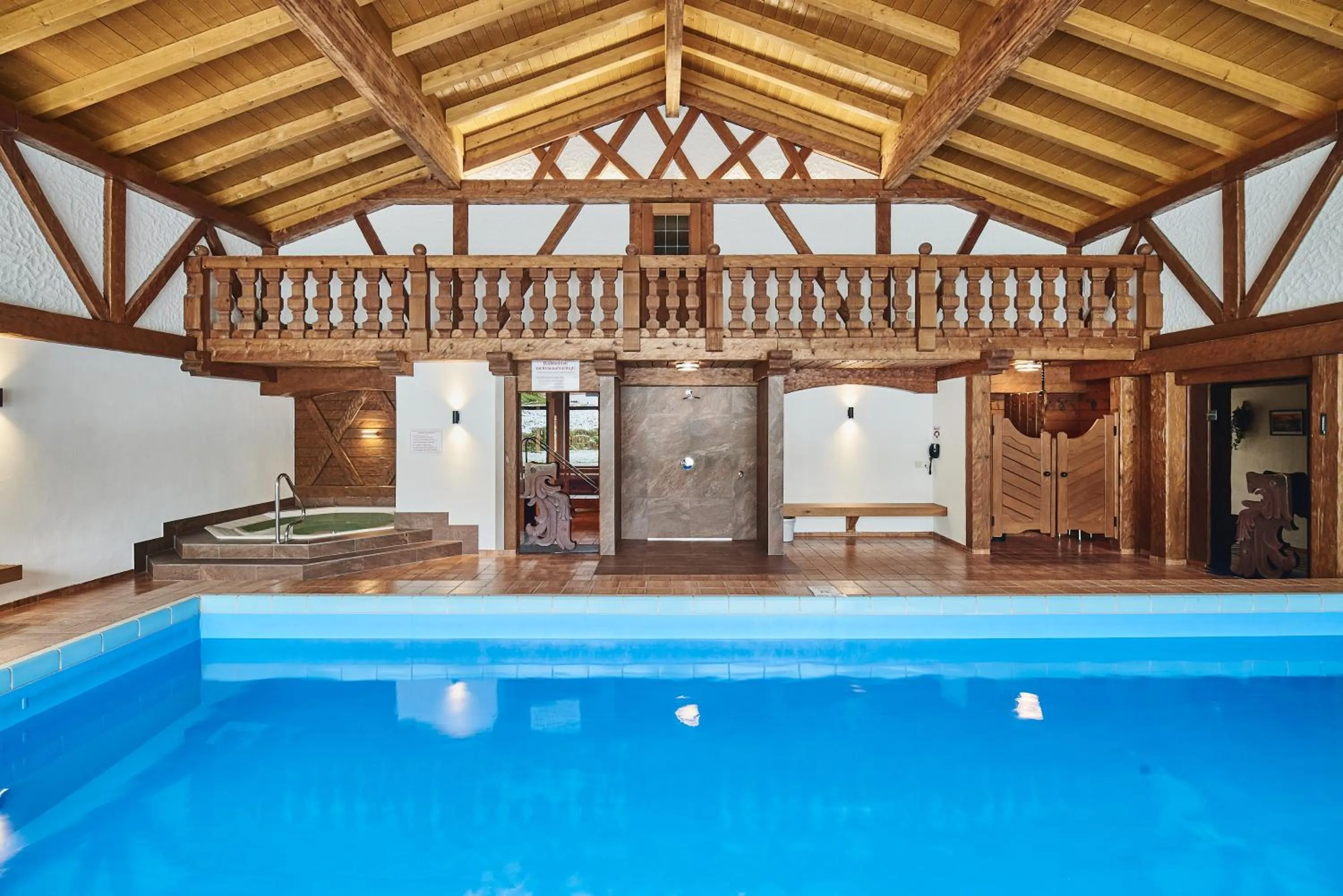 Pool view in Aktivhotel & Gasthof Schmelz Ihr familienfreundliches Urlaubs Hotel mit Wellness Almsauna ab Februar Chiemgau Karte