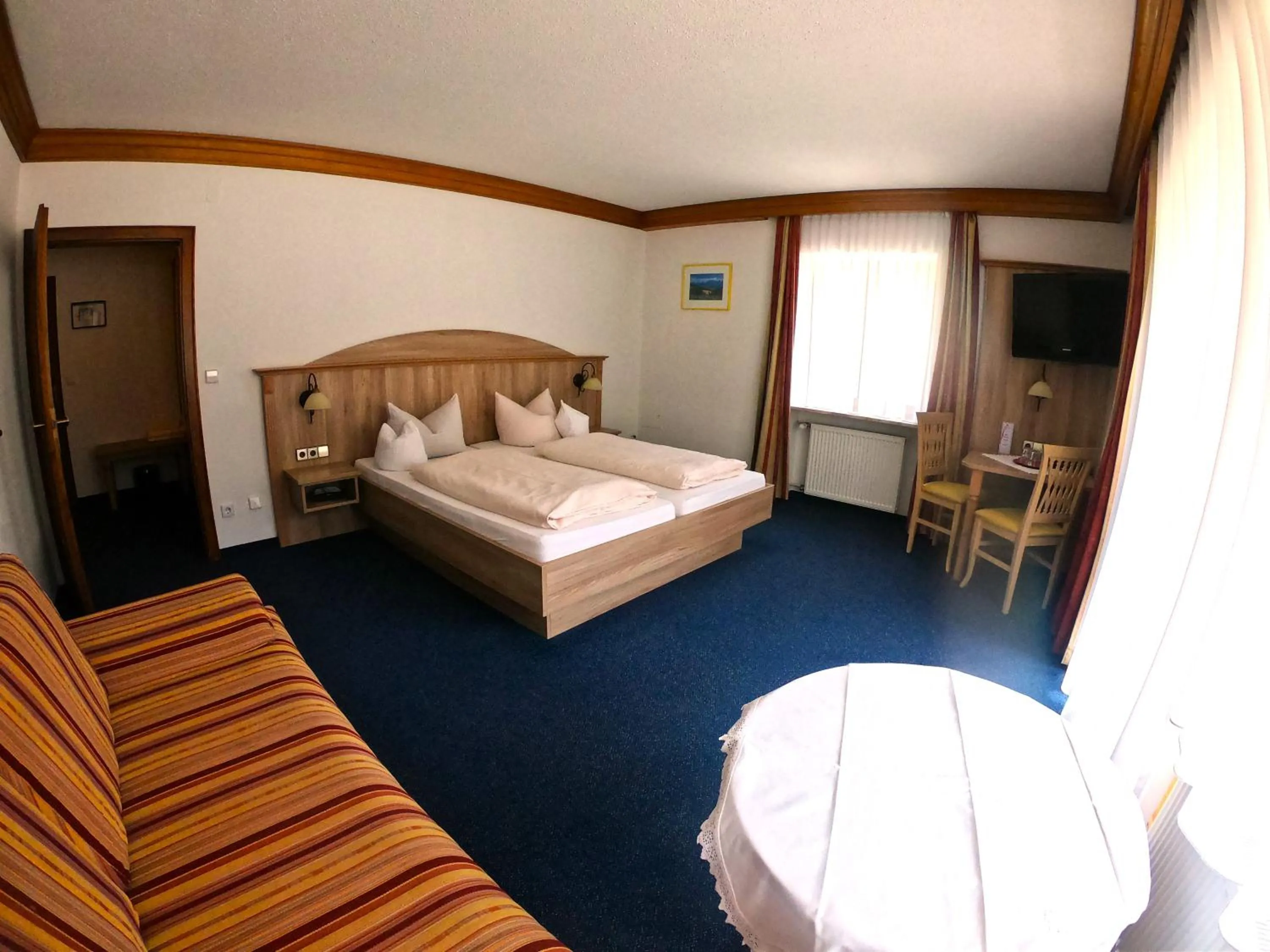 Bed in Aktivhotel & Gasthof Schmelz Ihr familienfreundliches Urlaubs Hotel mit Wellness Almsauna ab Februar Chiemgau Karte