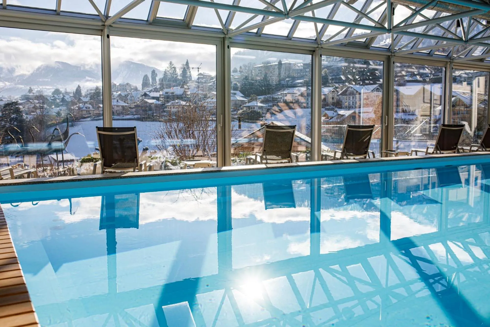 Swimming pool in Hotel Eden Spiez