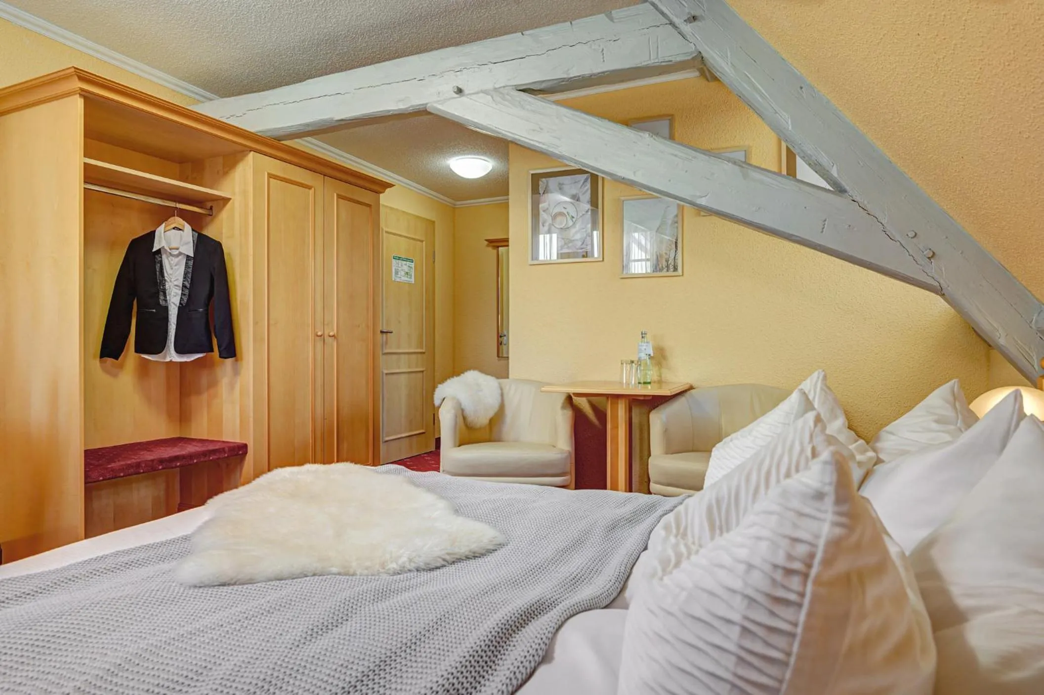 Bed in Hotel Mühlhäuser Hof