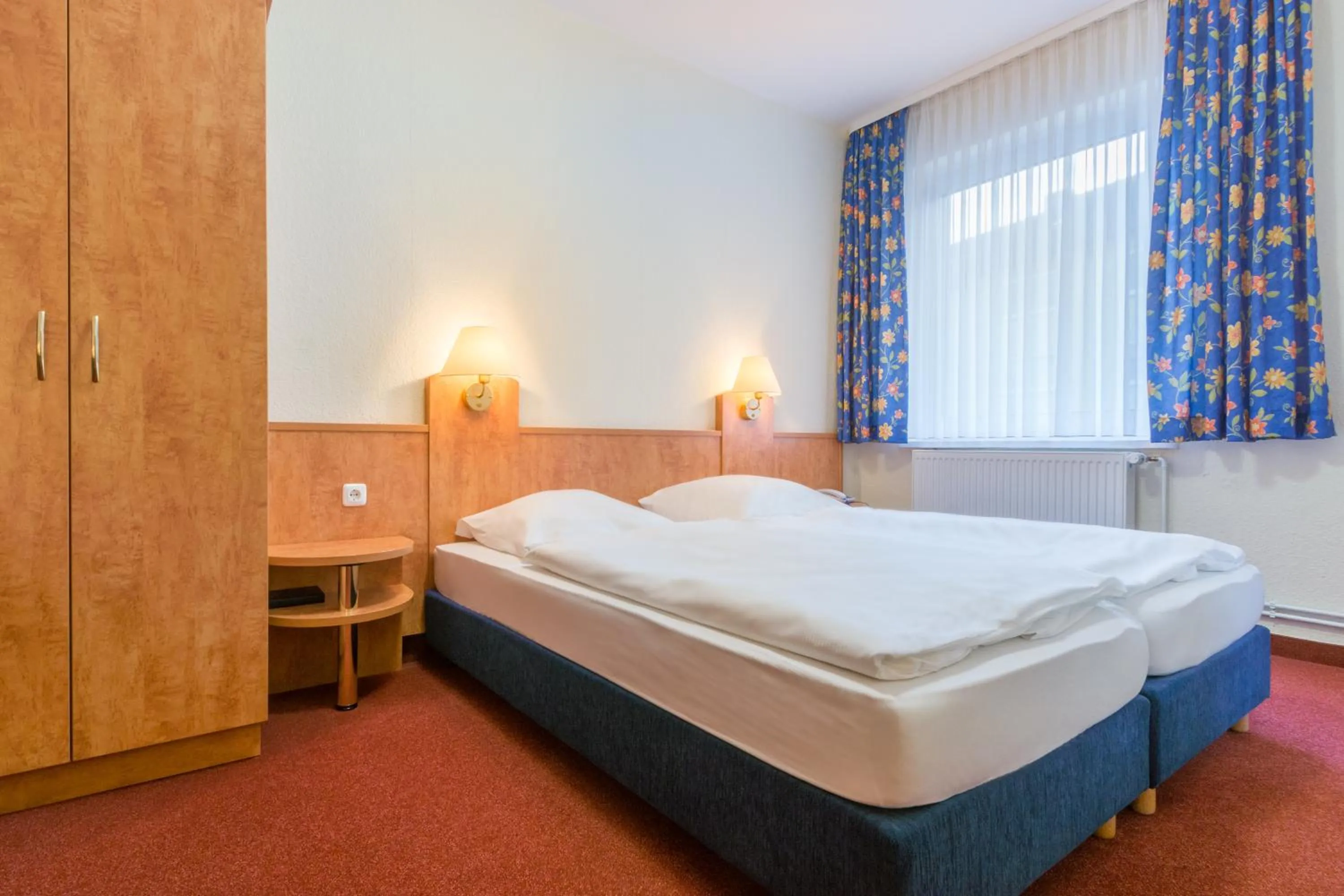 Photo of the whole room, Bed in CVJM Hotel am Wollmarkt