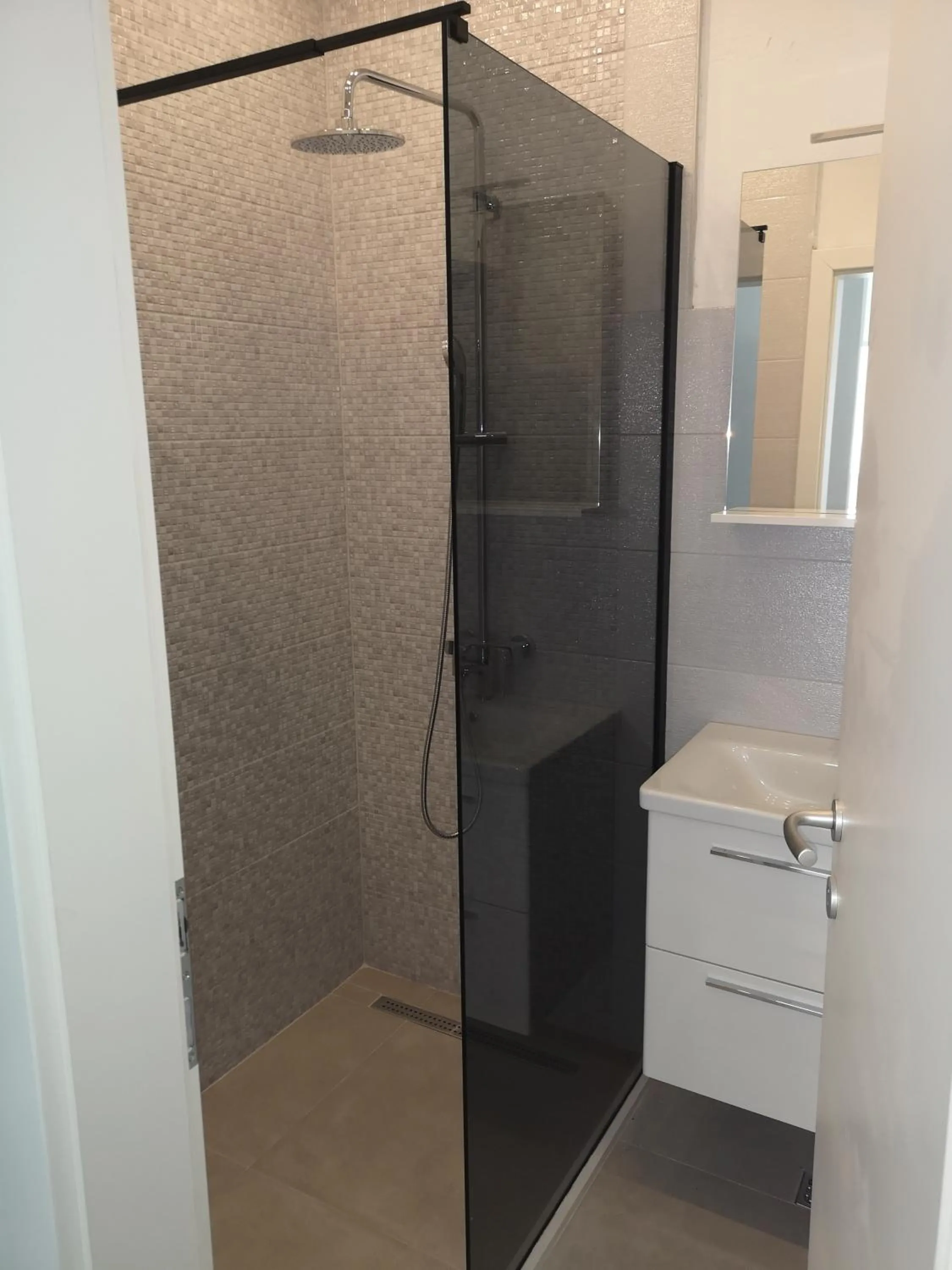 Property building in Apartmani Alma