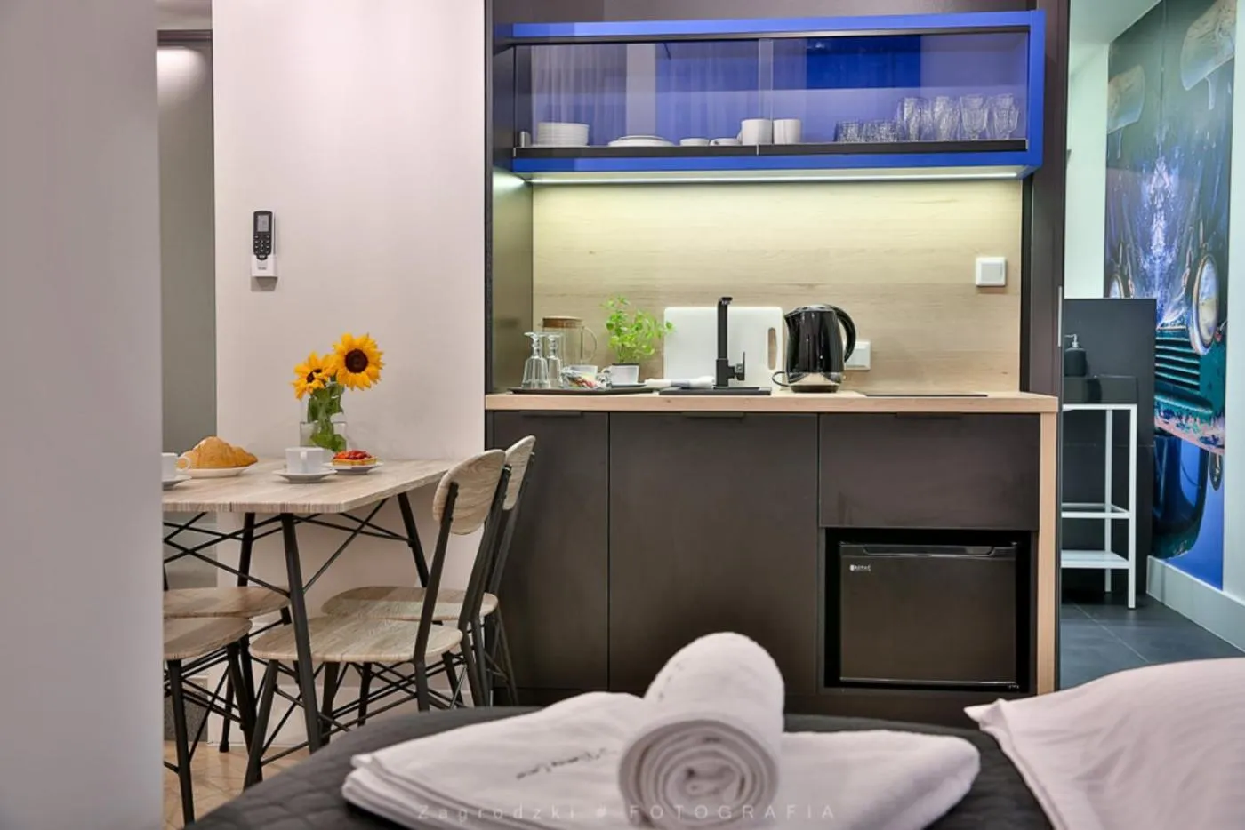 Saint Thomas Corner - by Upstairs