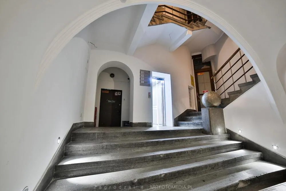 Lobby or reception in Saint Thomas Corner - by Upstairs