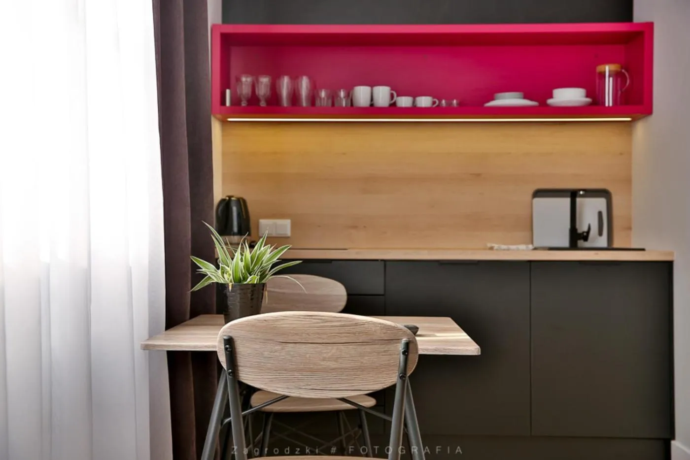 Coffee/tea facilities in Saint Thomas Corner - by Upstairs