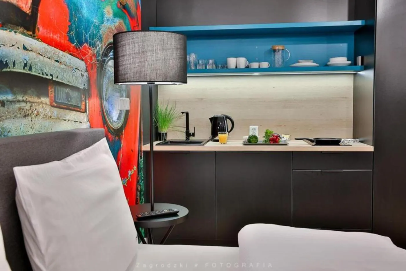 Coffee/tea facilities in Saint Thomas Corner - by Upstairs