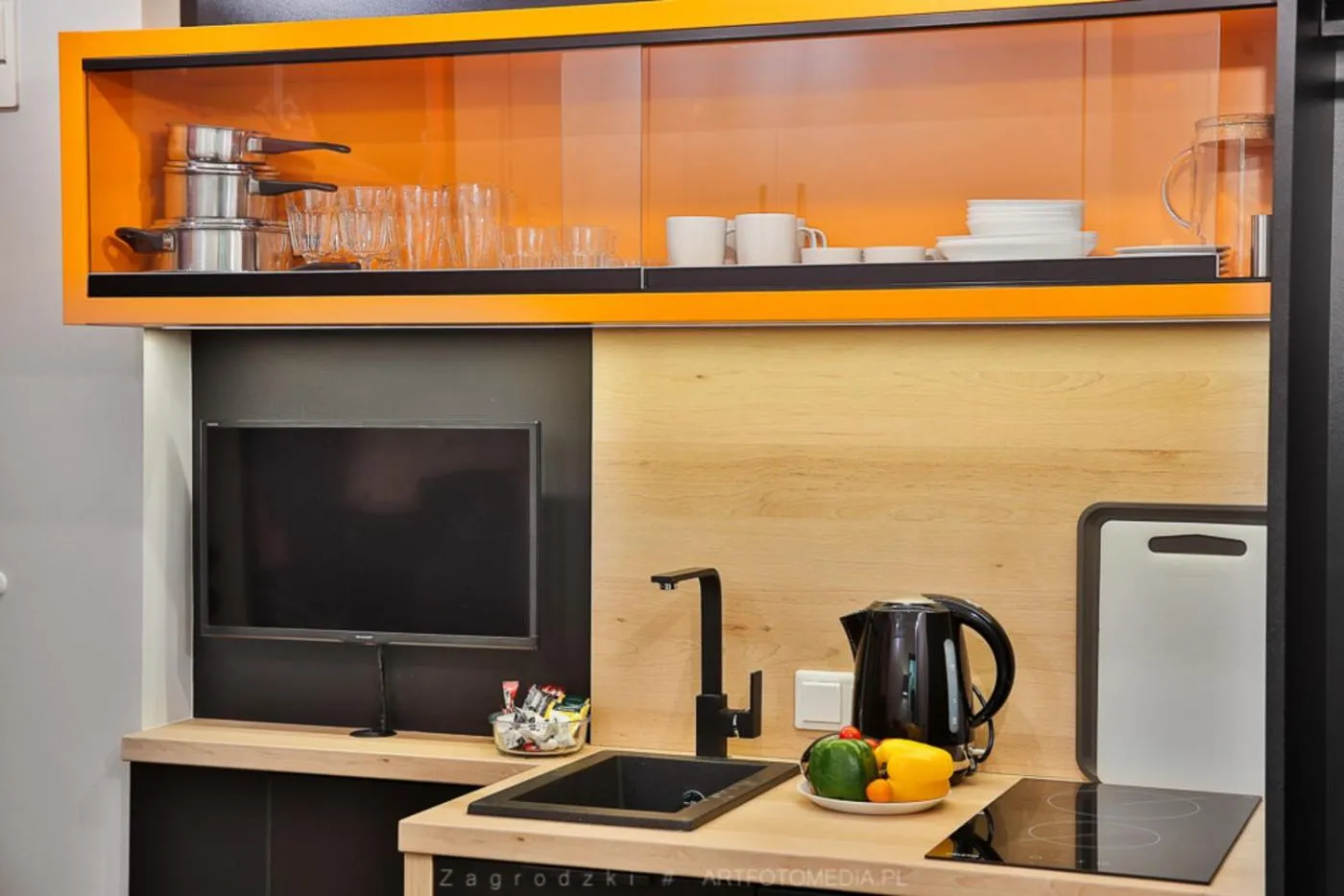 Coffee/tea facilities in Saint Thomas Corner - by Upstairs