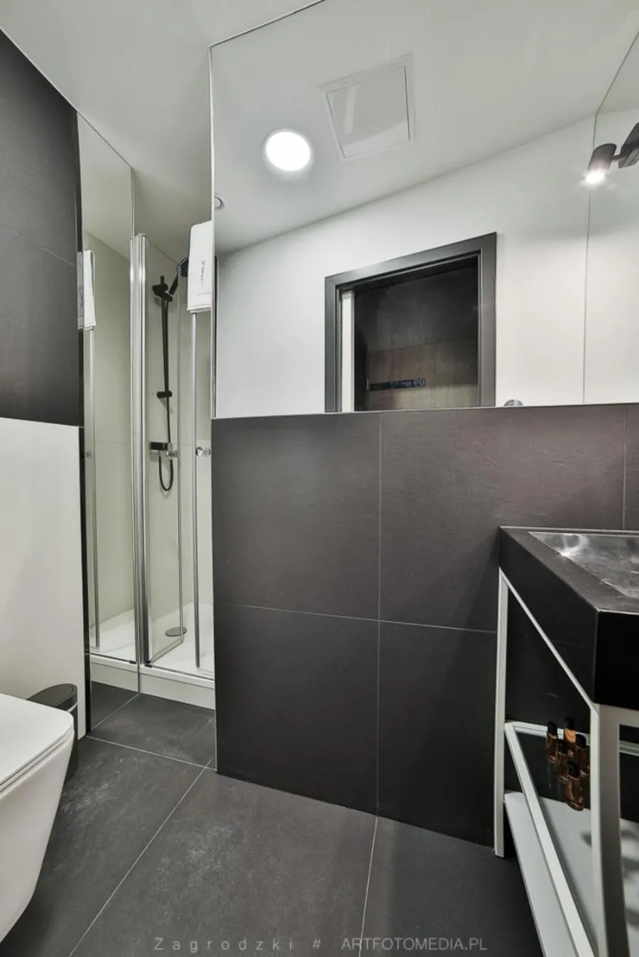 Saint Thomas Corner - by Upstairs