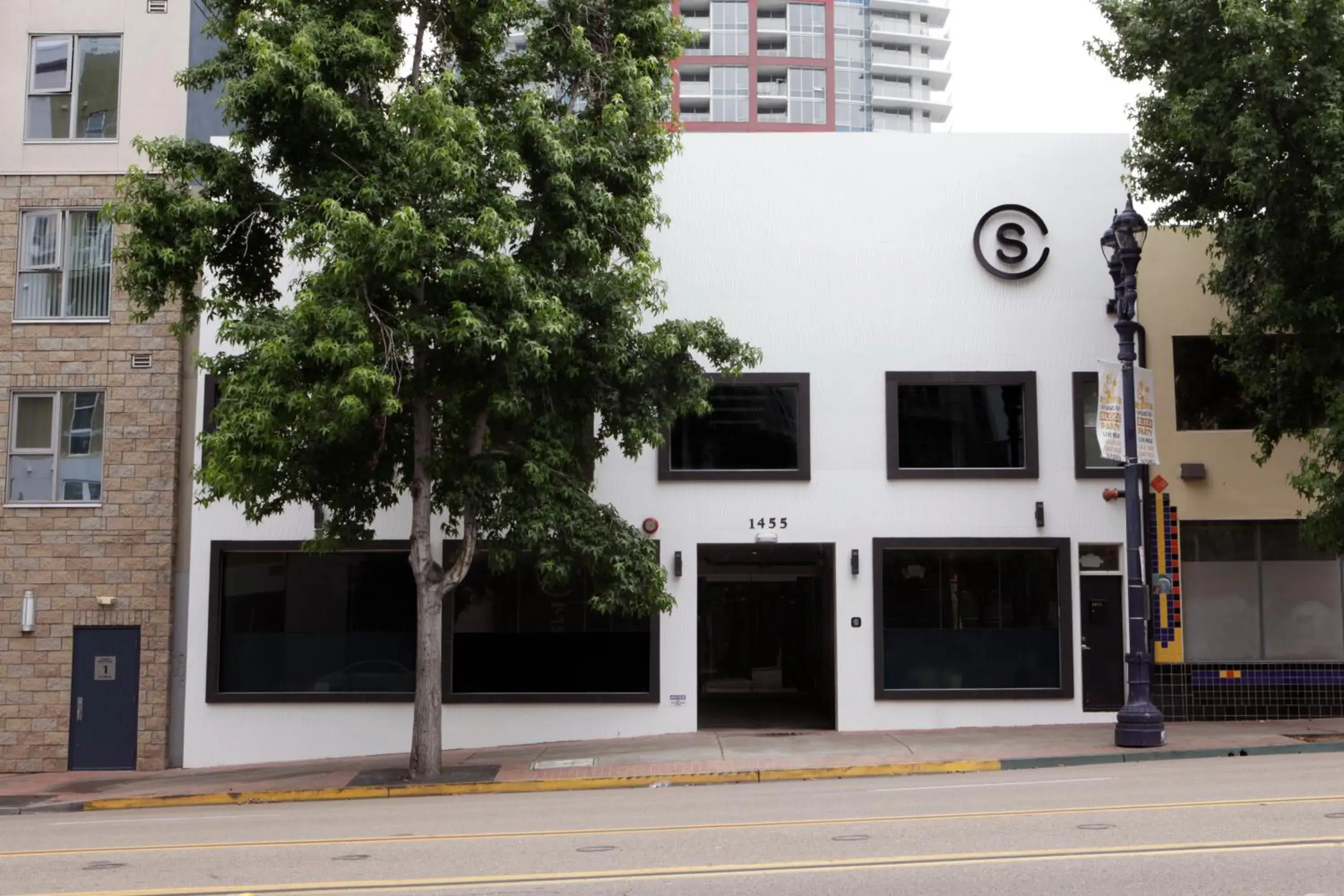 Property building in Stay Classy Property building in Stay Classy