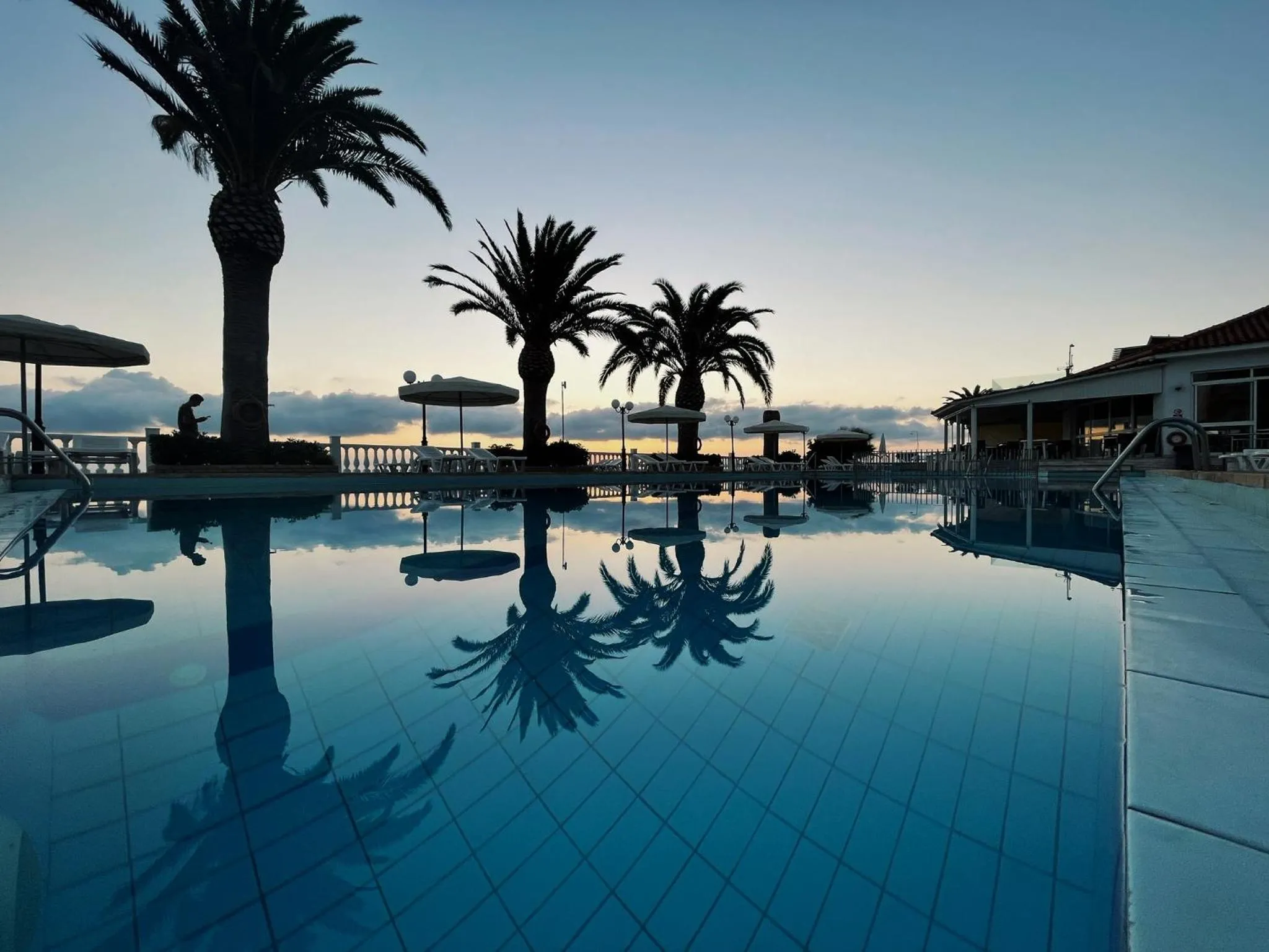 Swimming pool in Paradise Beach Apartments