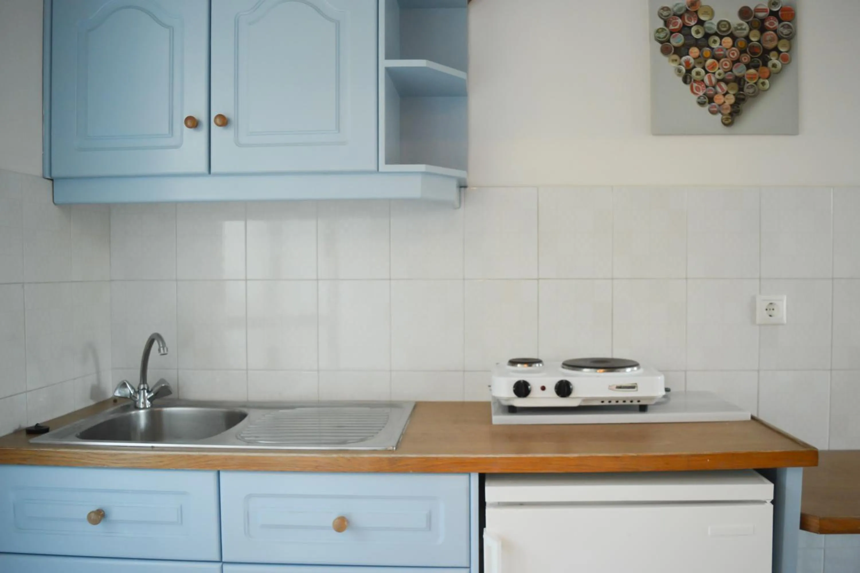 Kitchen or kitchenette in Paradise Beach Apartments