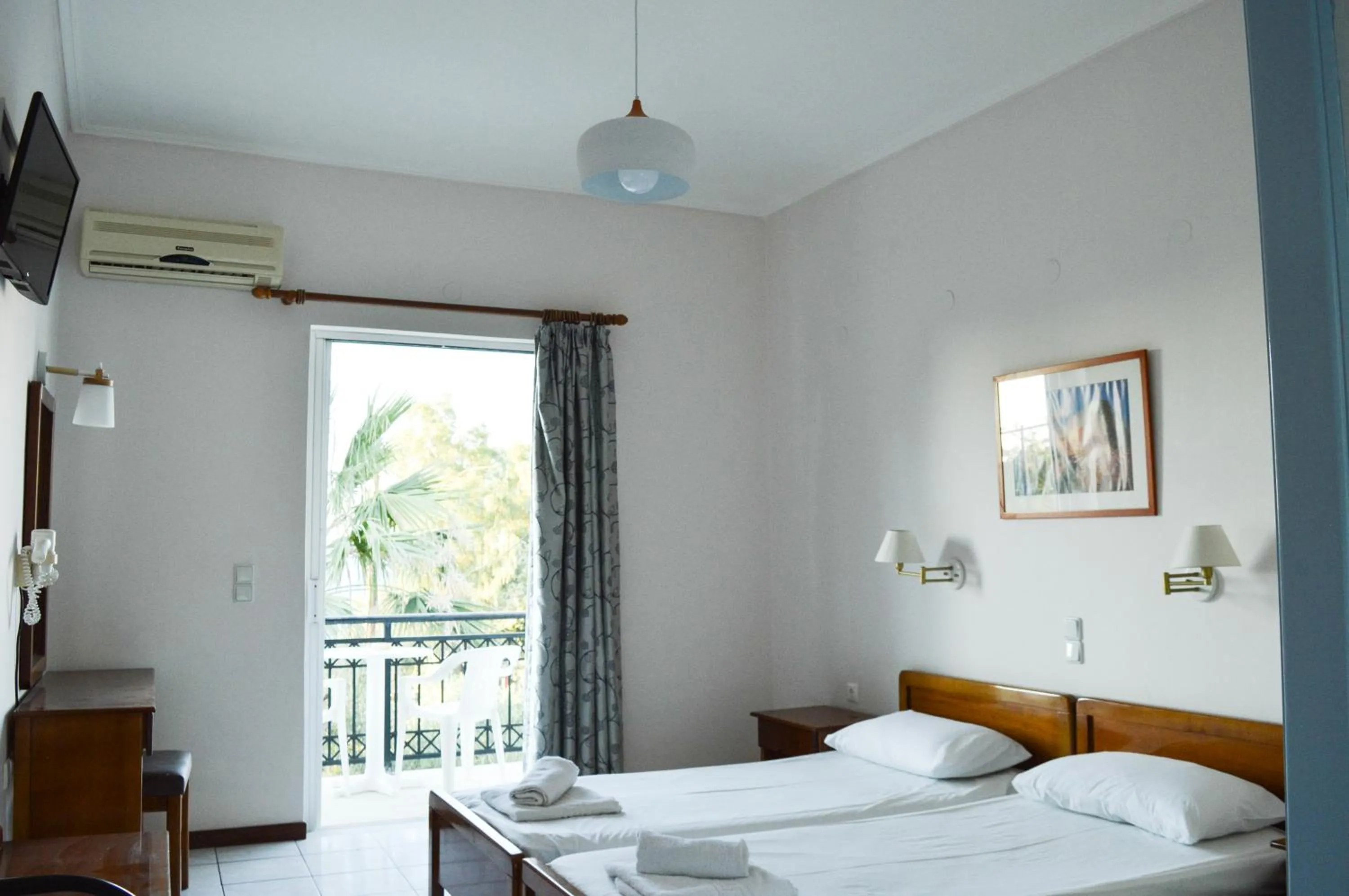 Bed in Paradise Beach Apartments