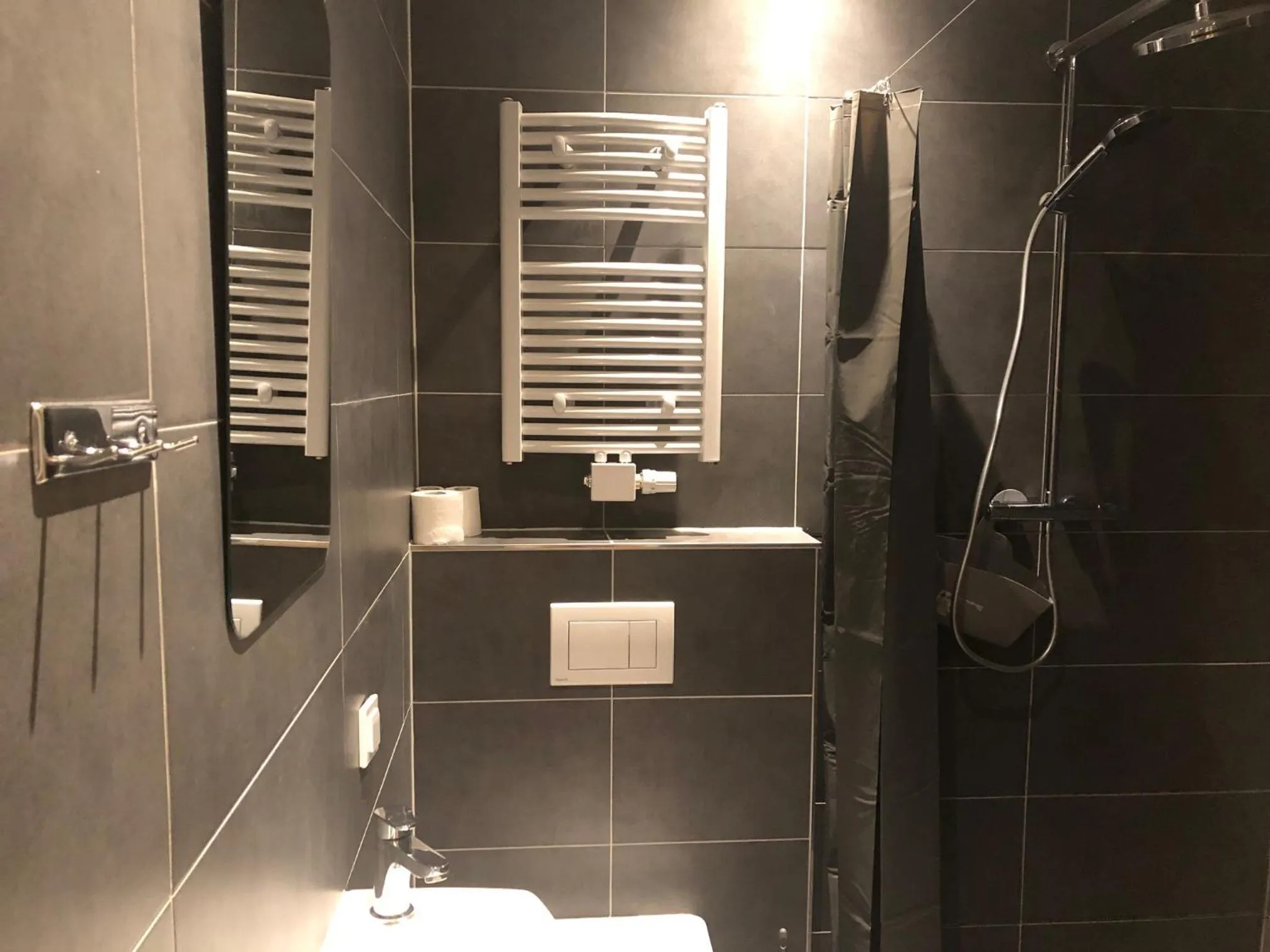 Shower in Hotel Adam