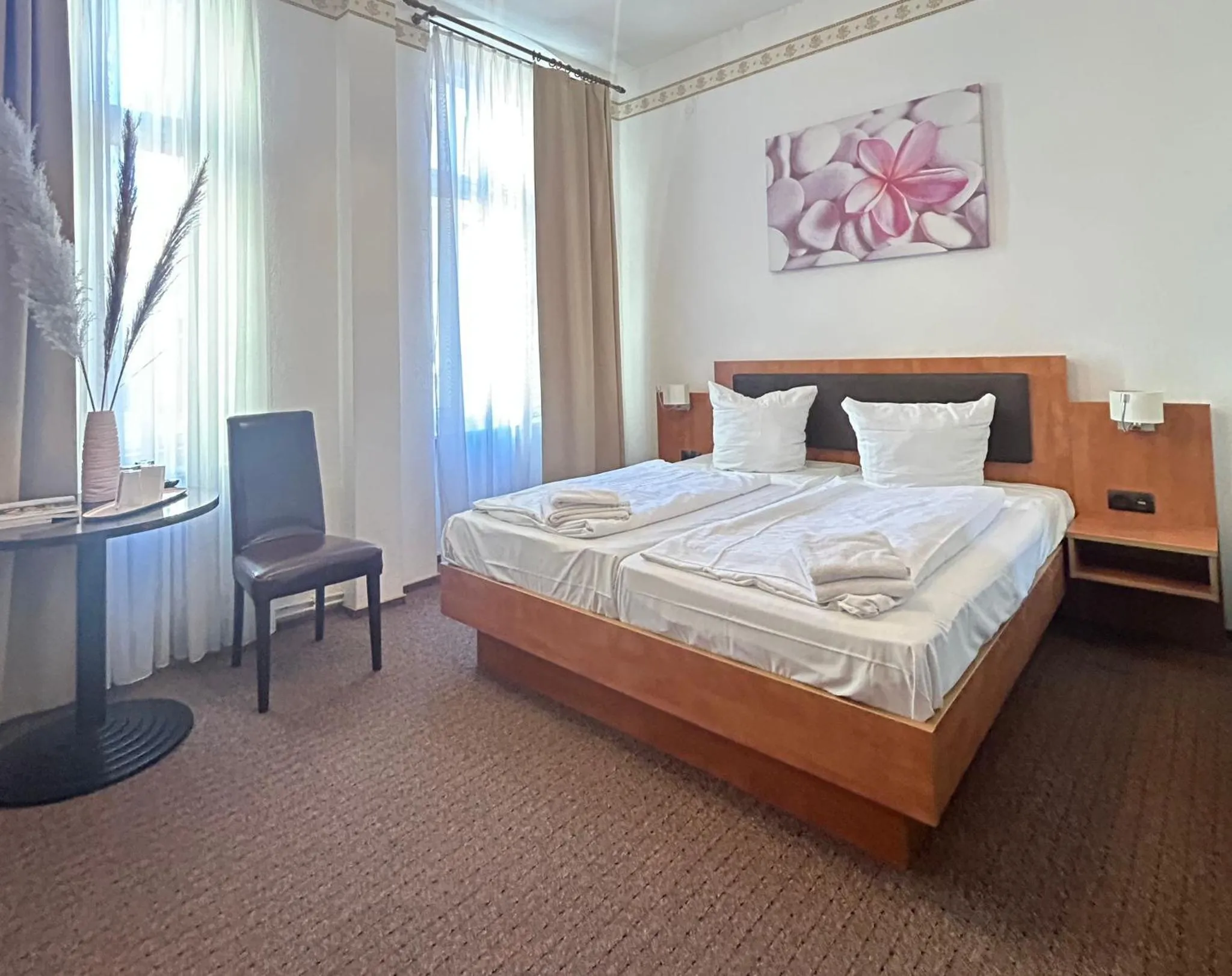 Property building, Bed in Hotel Adam