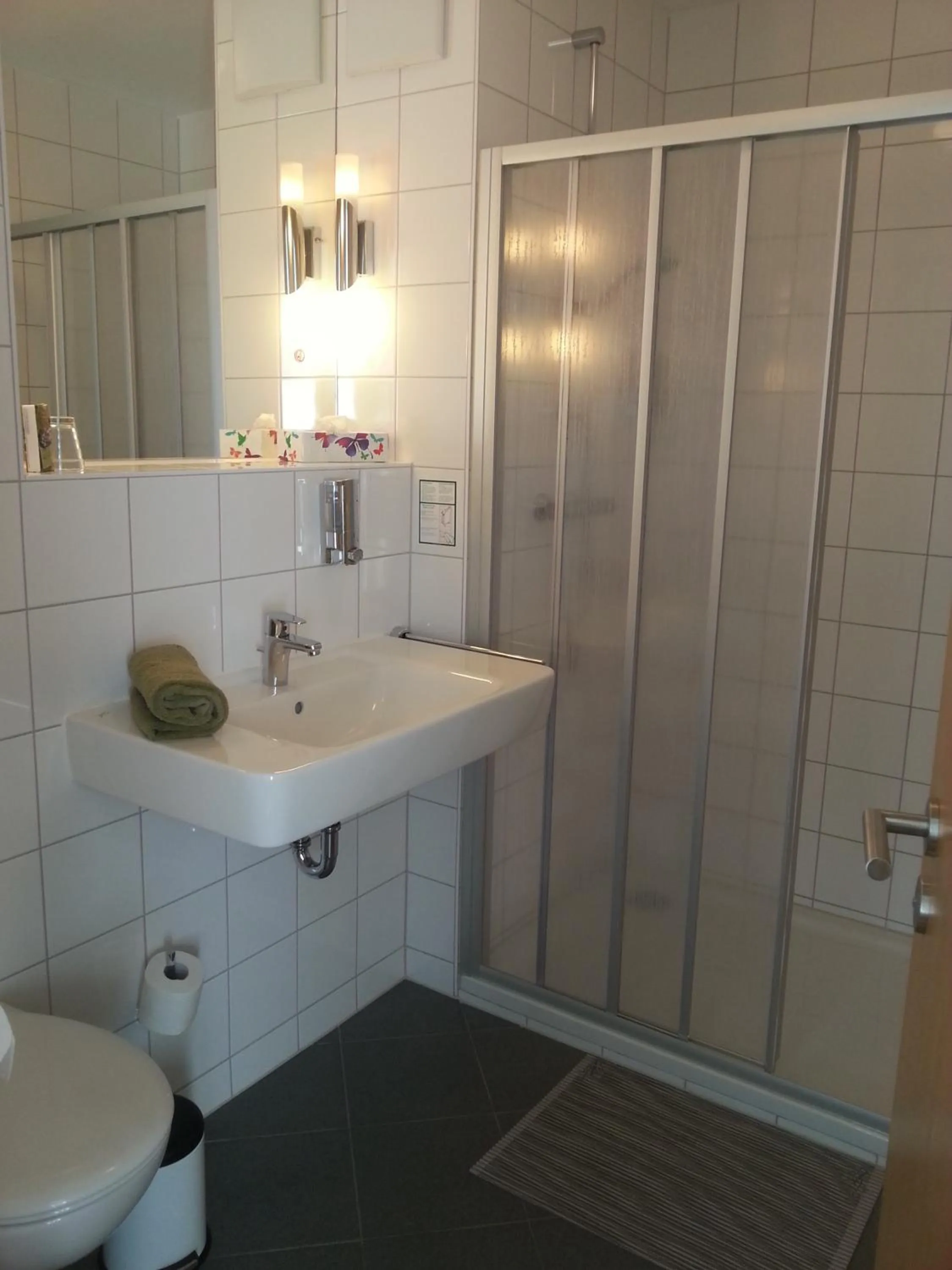 Shower in Hotel Quellenhof