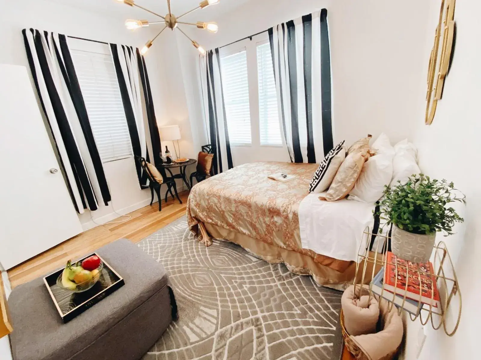 Standard Queen Studio with Kitchenette in Nine20 Collins Apartments by Lowkl Standard Queen Studio with Kitchenette in Nine20 Collins Apartments by Lowkl