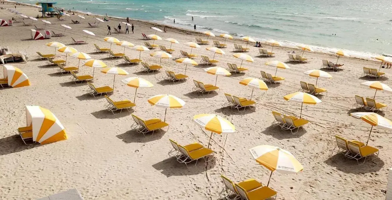 sunbed in Nine20 Collins Apartments by Lowkl sunbed in Nine20 Collins Apartments by Lowkl