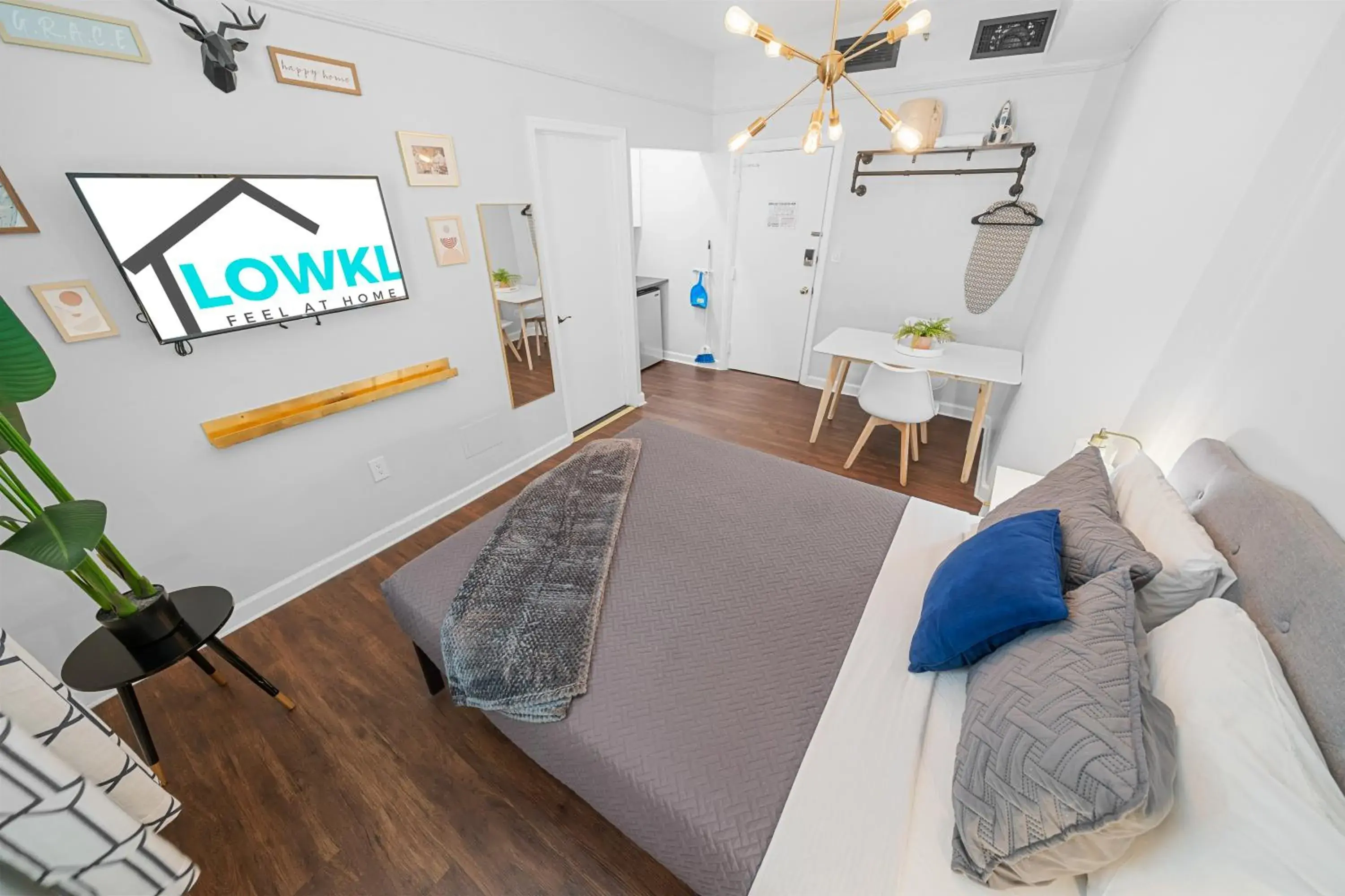 TV and multimedia in Nine20 Collins Apartments by Lowkl TV and multimedia in Nine20 Collins Apartments by Lowkl