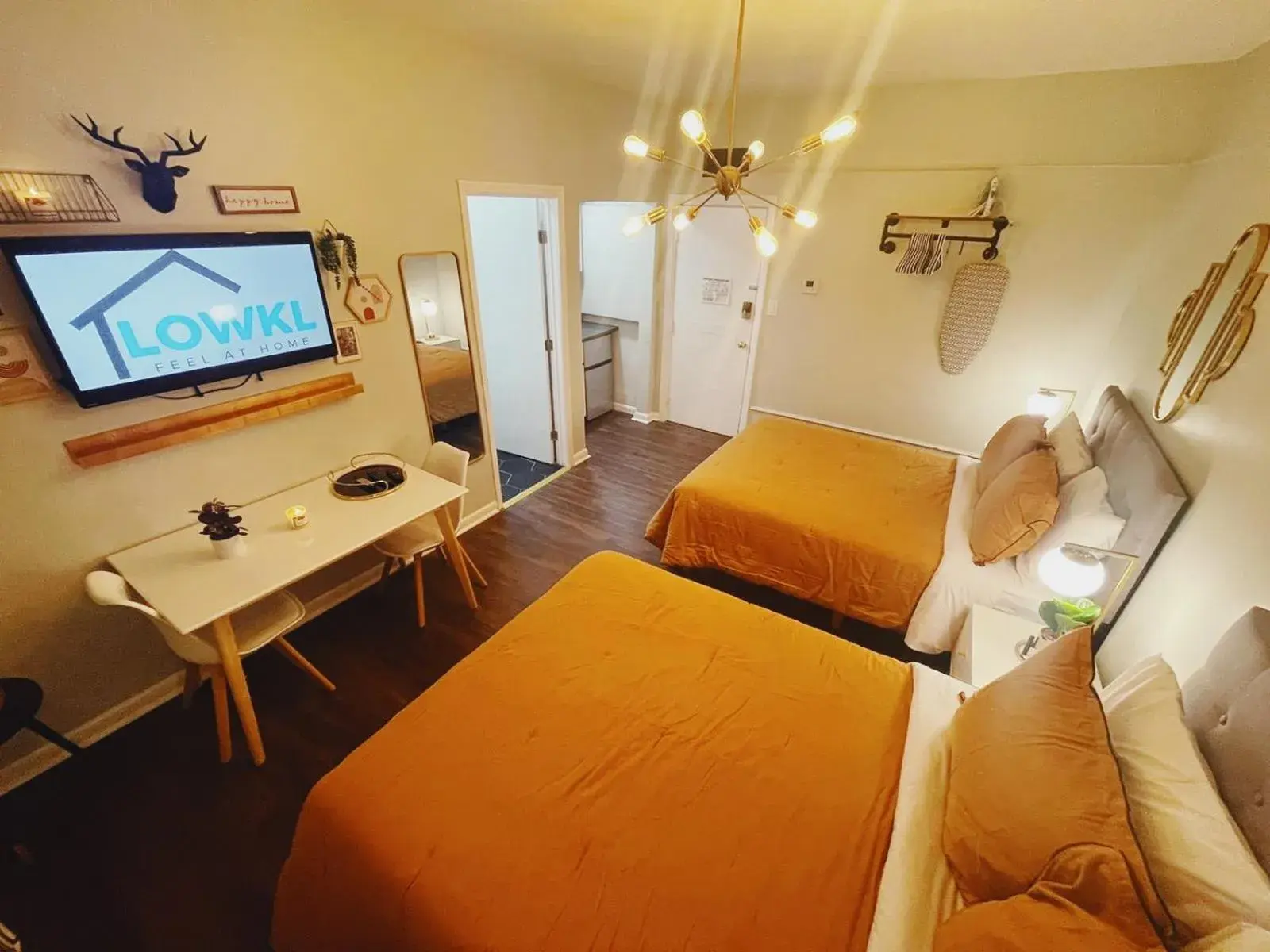 Deluxe Two Queen Beds Studio with Kitchenette in Nine20 Collins Apartments by Lowkl Deluxe Two Queen Beds Studio with Kitchenette in Nine20 Collins Apartments by Lowkl