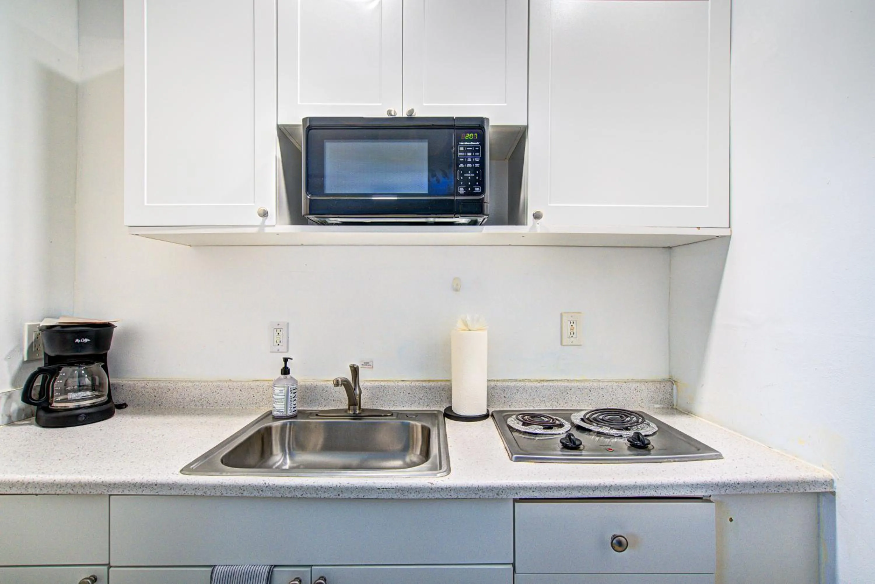 Kitchen or kitchenette in Little Paris by the ocean self check in