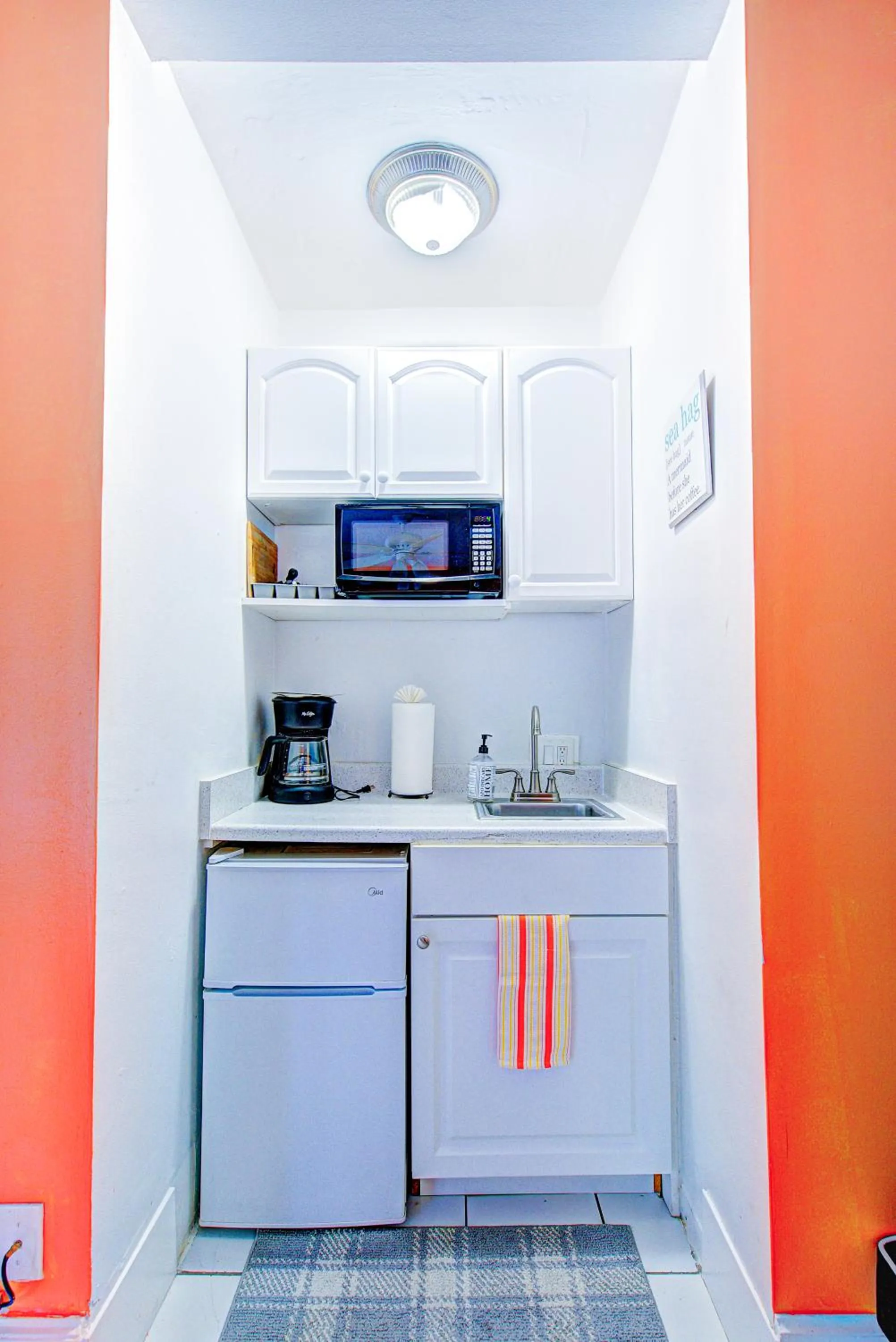 Kitchen or kitchenette in Little Paris by the ocean self check in