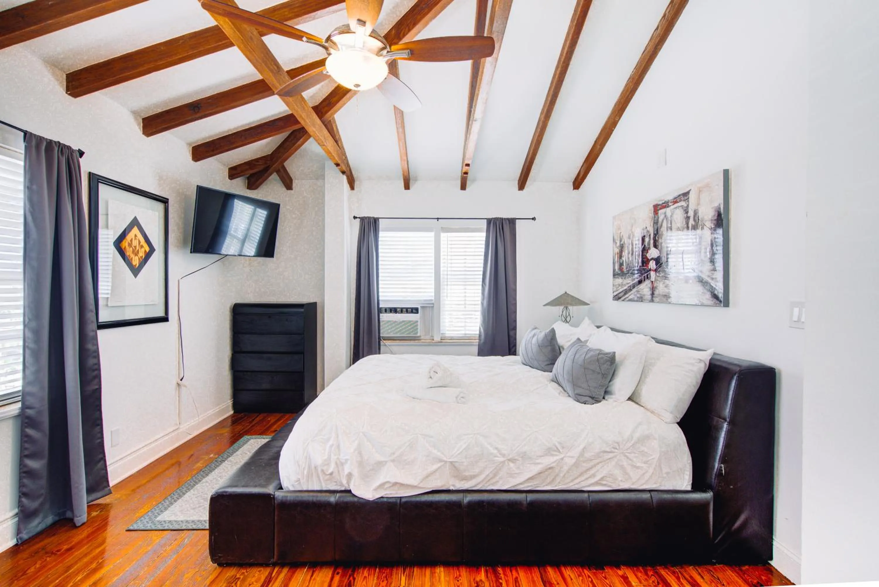 Bedroom, Bed in Little Paris by the ocean self check in