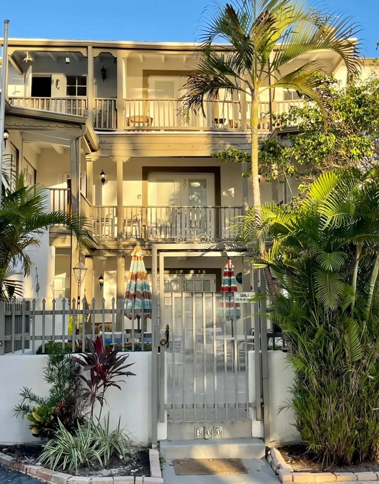 Property building in Little Paris by the ocean self check in