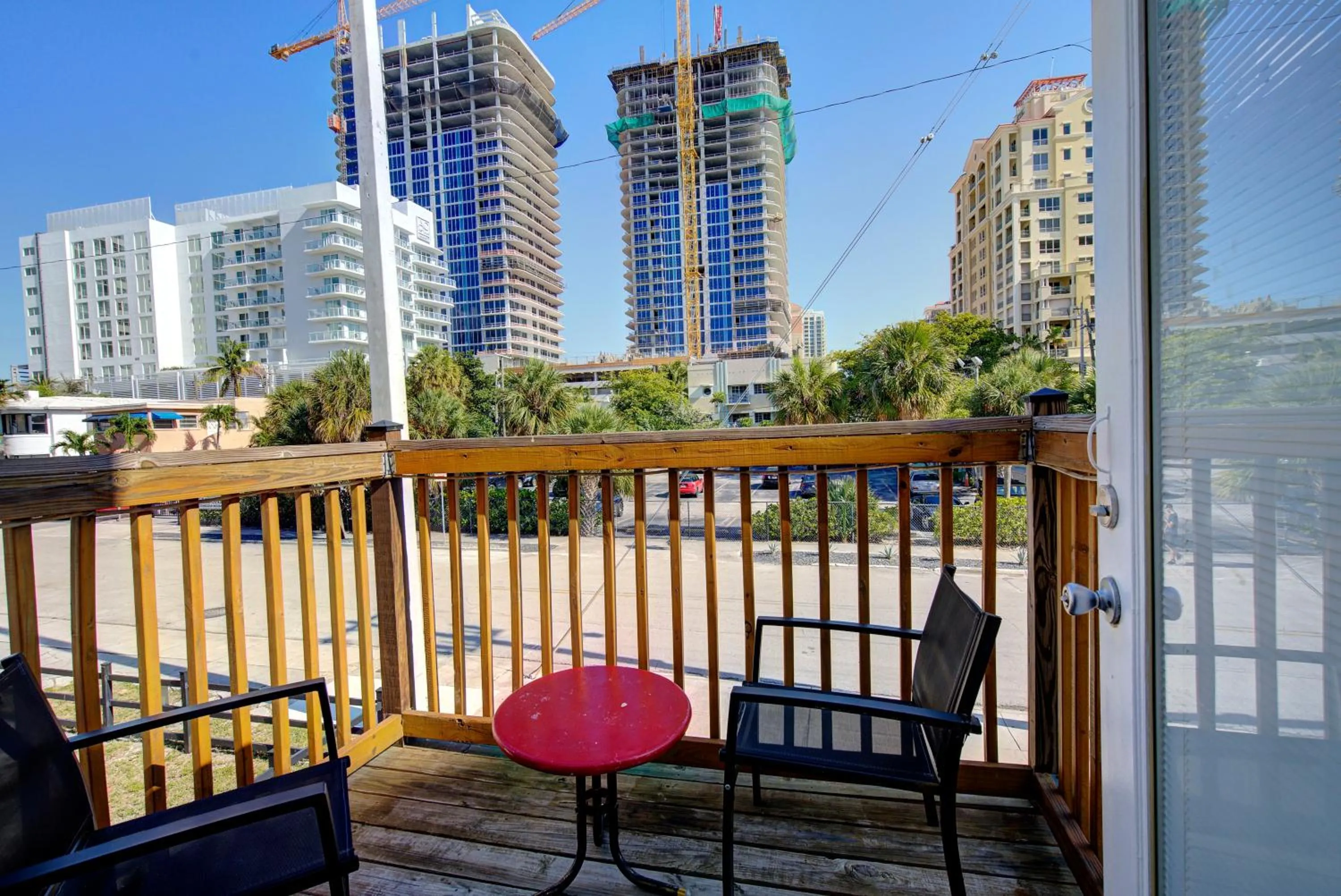 Balcony/Terrace in Little Paris by the ocean self check in