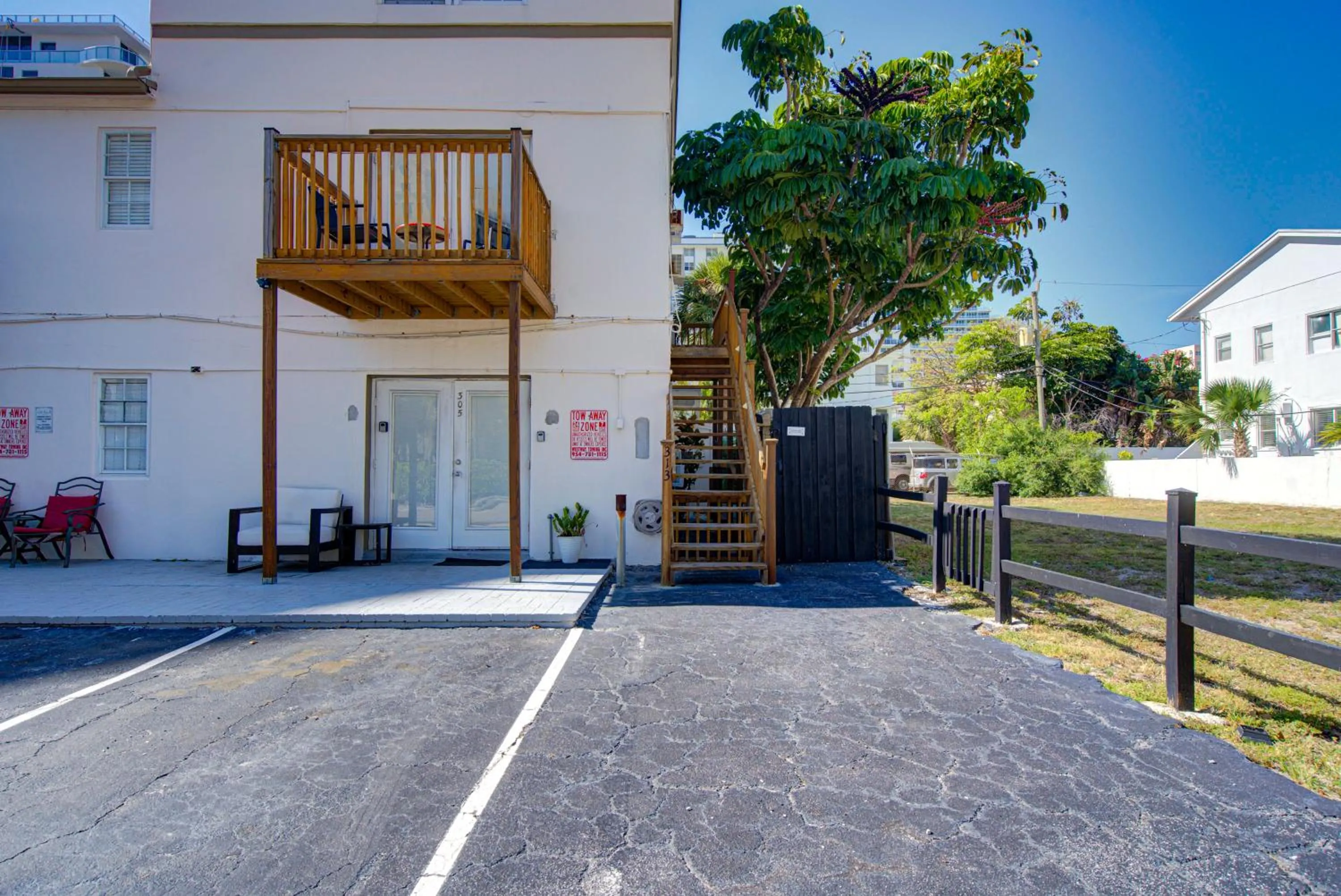 Other in Little Paris by the ocean self check in