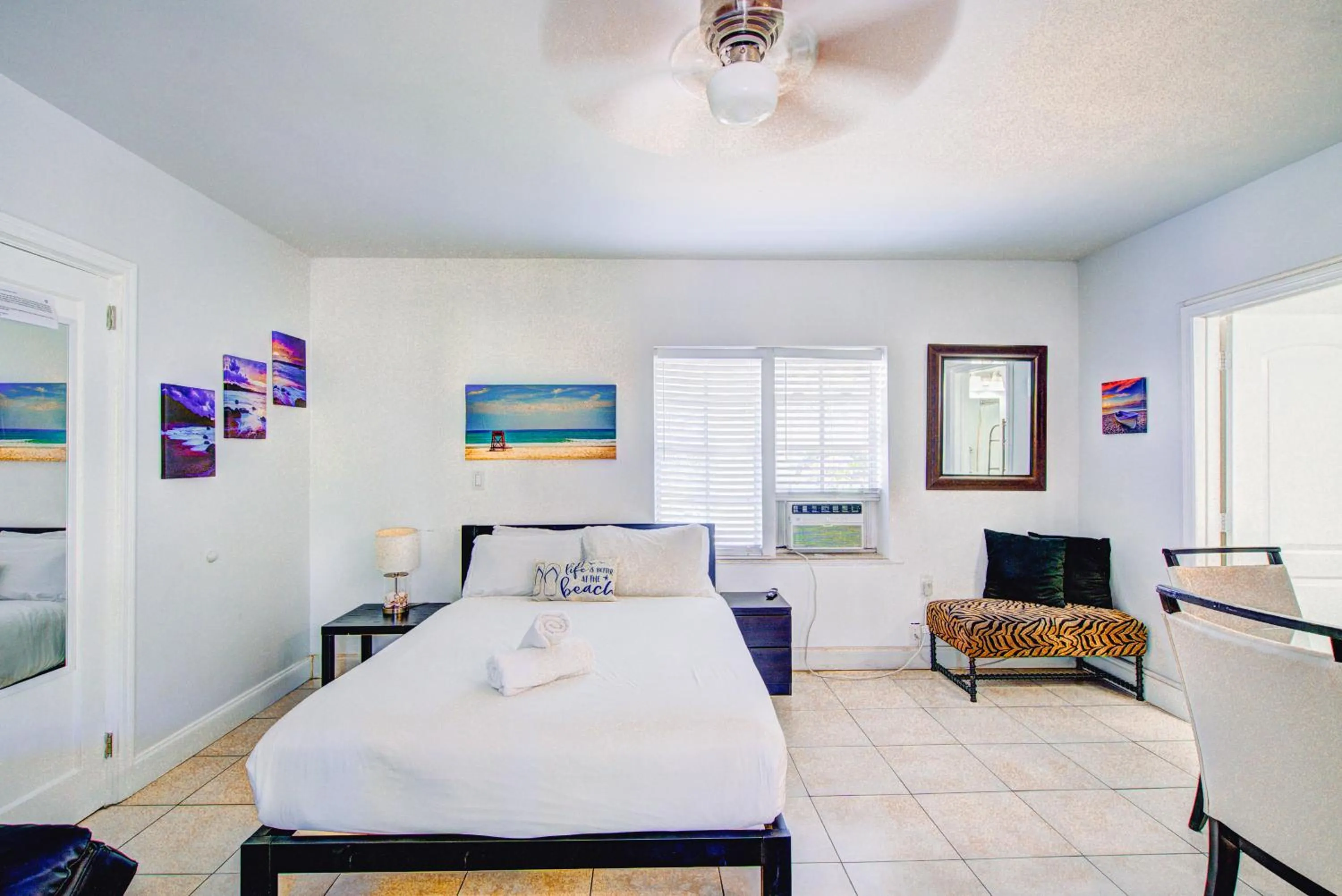 Bedroom, Bed in Little Paris by the ocean self check in