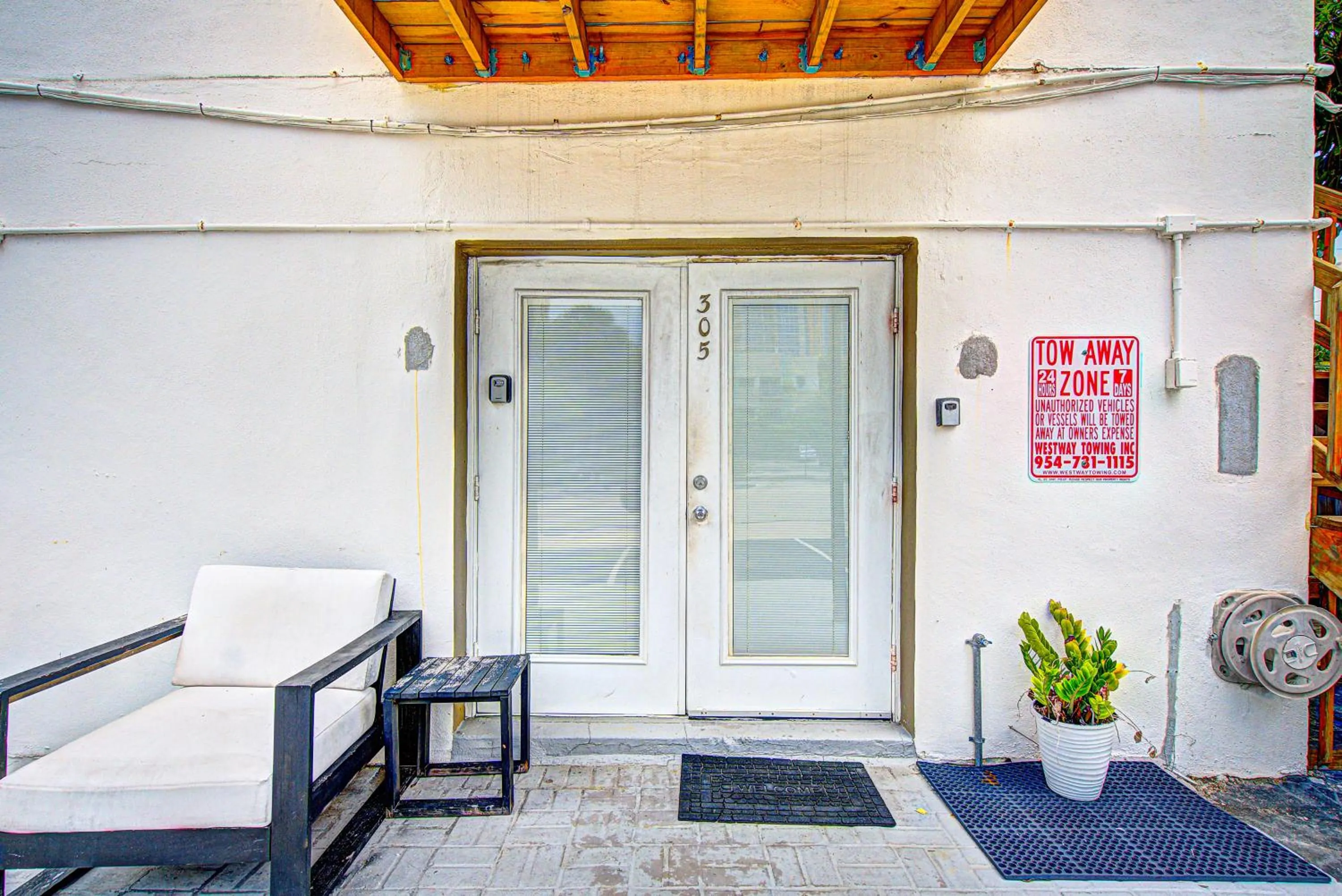 Other in Little Paris by the ocean self check in