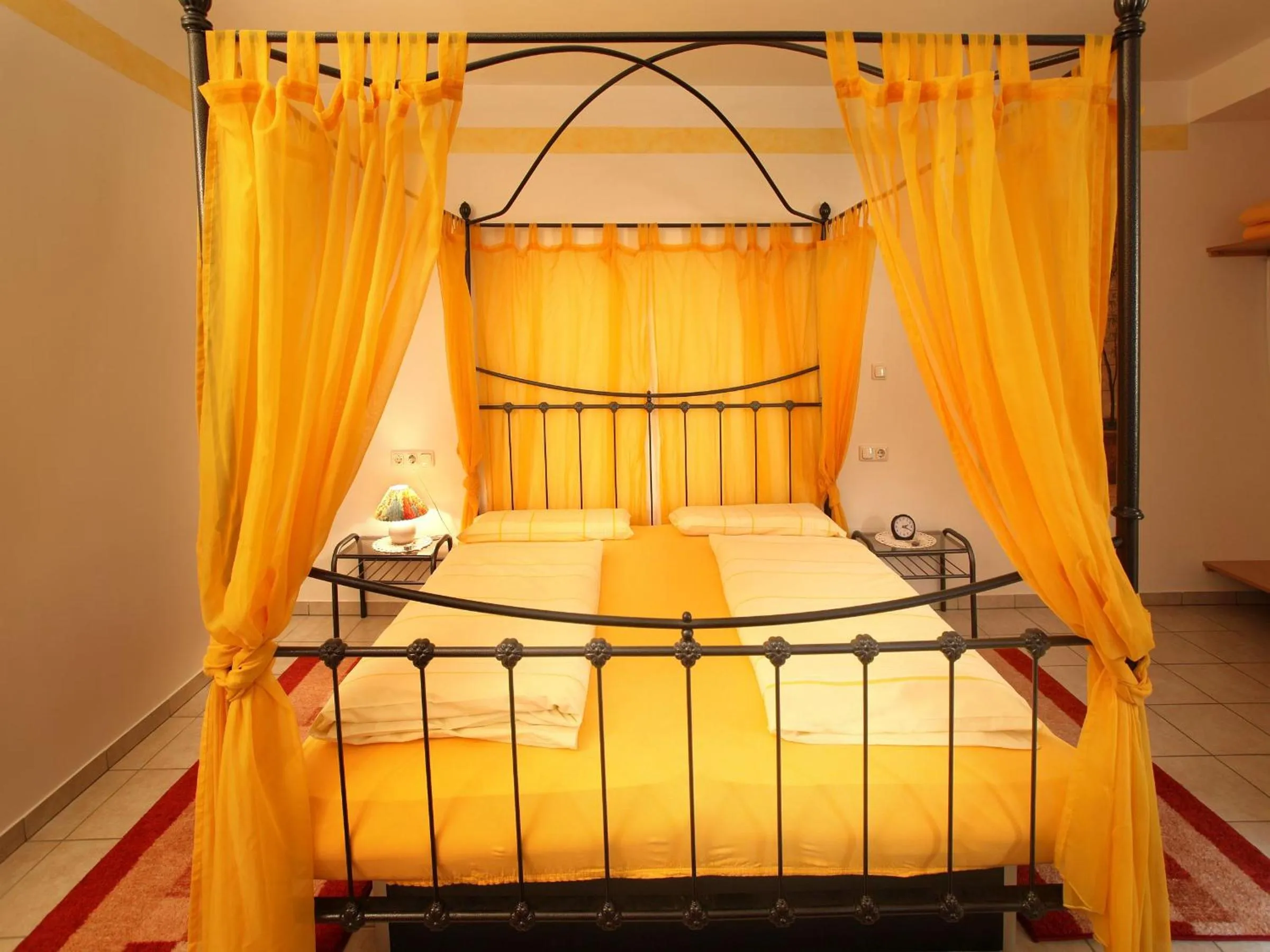 Bedroom, Bed in Worners Schloss Weingut & Wellness-Hotel