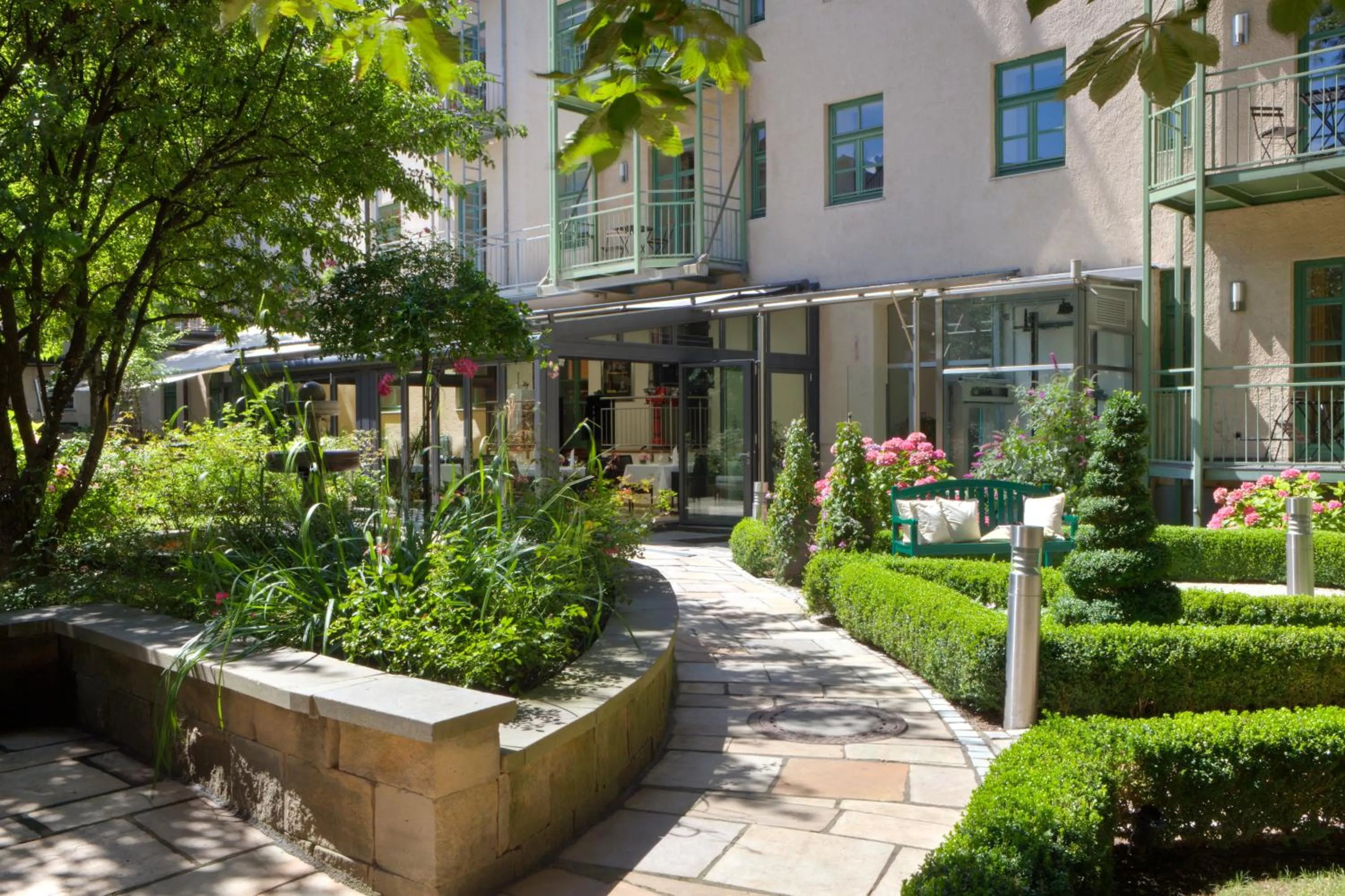 Property building in MAXIMILIAN MUNICH Apartments & Hotel