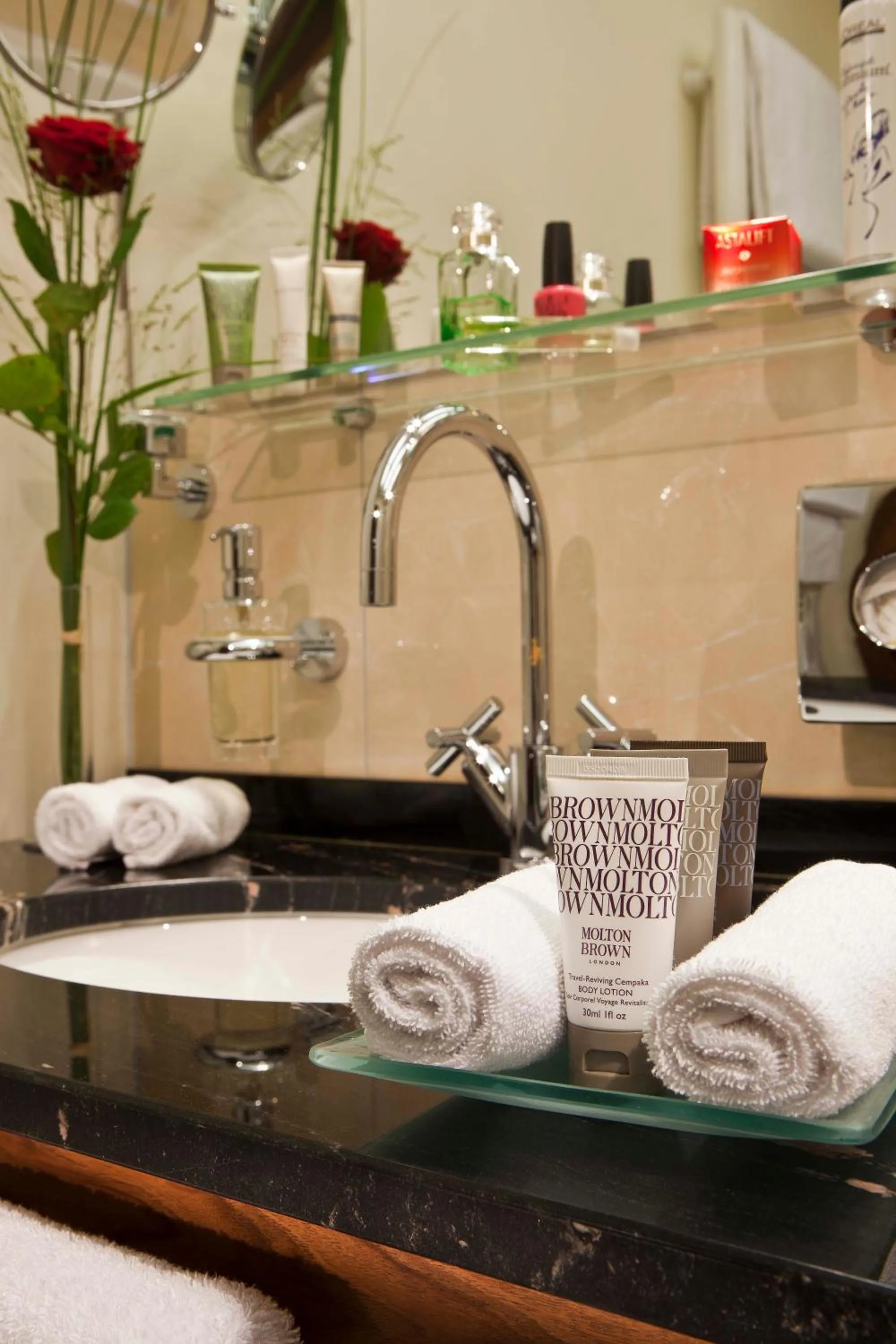 Bathroom in MAXIMILIAN MUNICH Apartments & Hotel