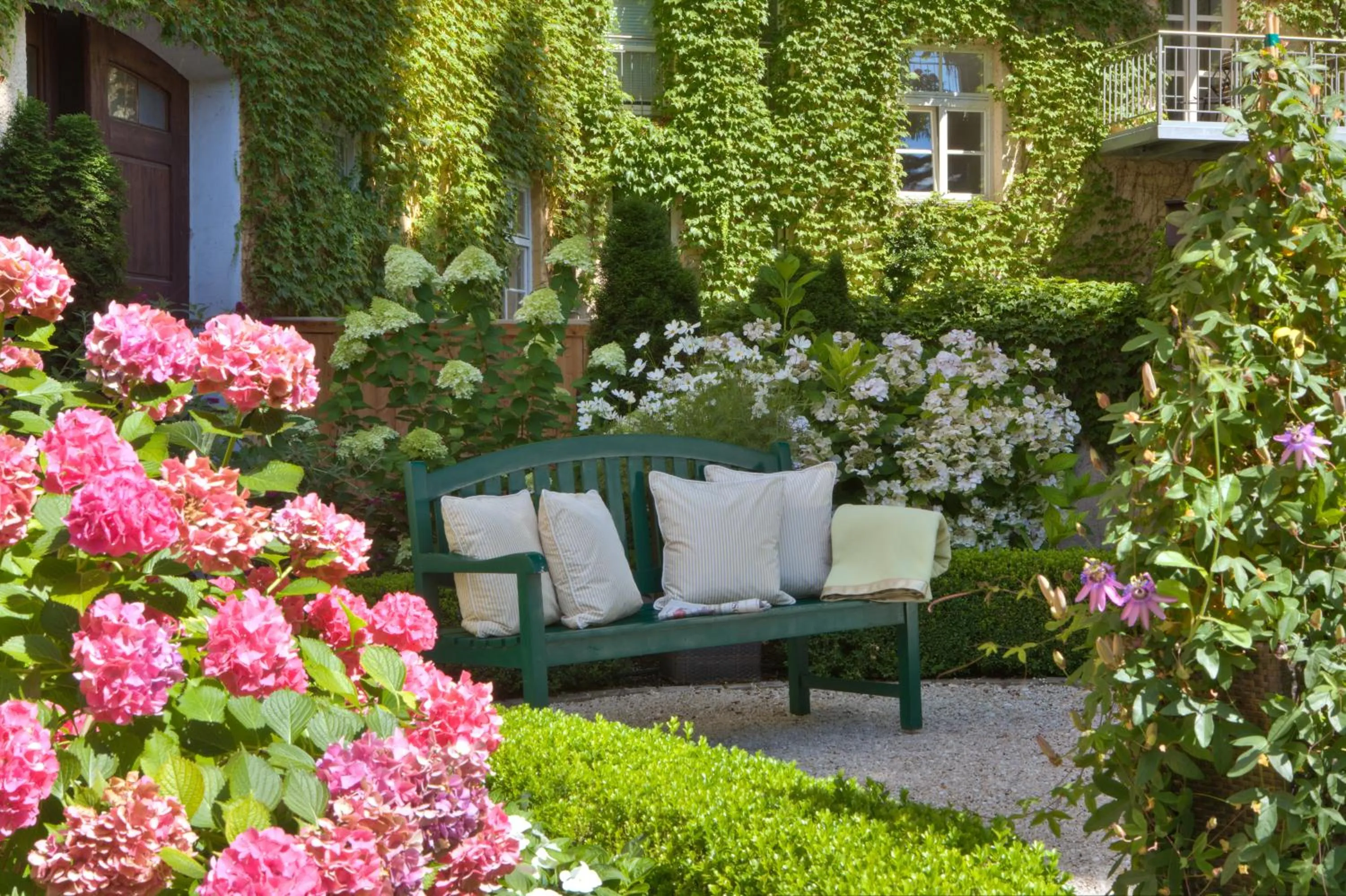 Patio in MAXIMILIAN MUNICH Apartments & Hotel