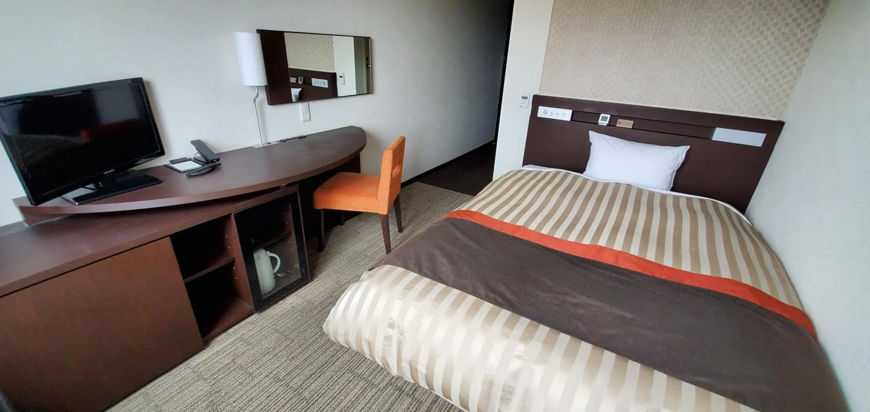 Photo of the whole room, Bed in Kochi Hotel