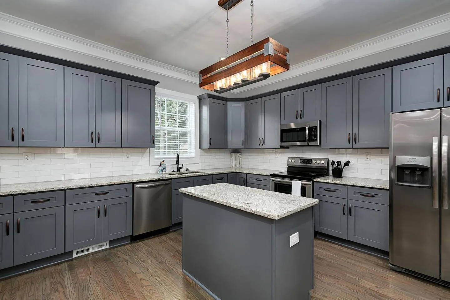 Kitchen or kitchenette in Atlanta Luxury Vacation Home by Downtown & Airport