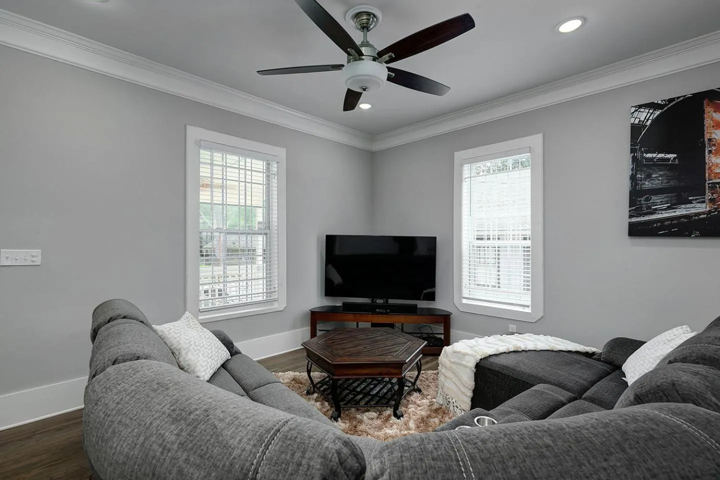 Living room in Atlanta Luxury Vacation Home by Downtown & Airport