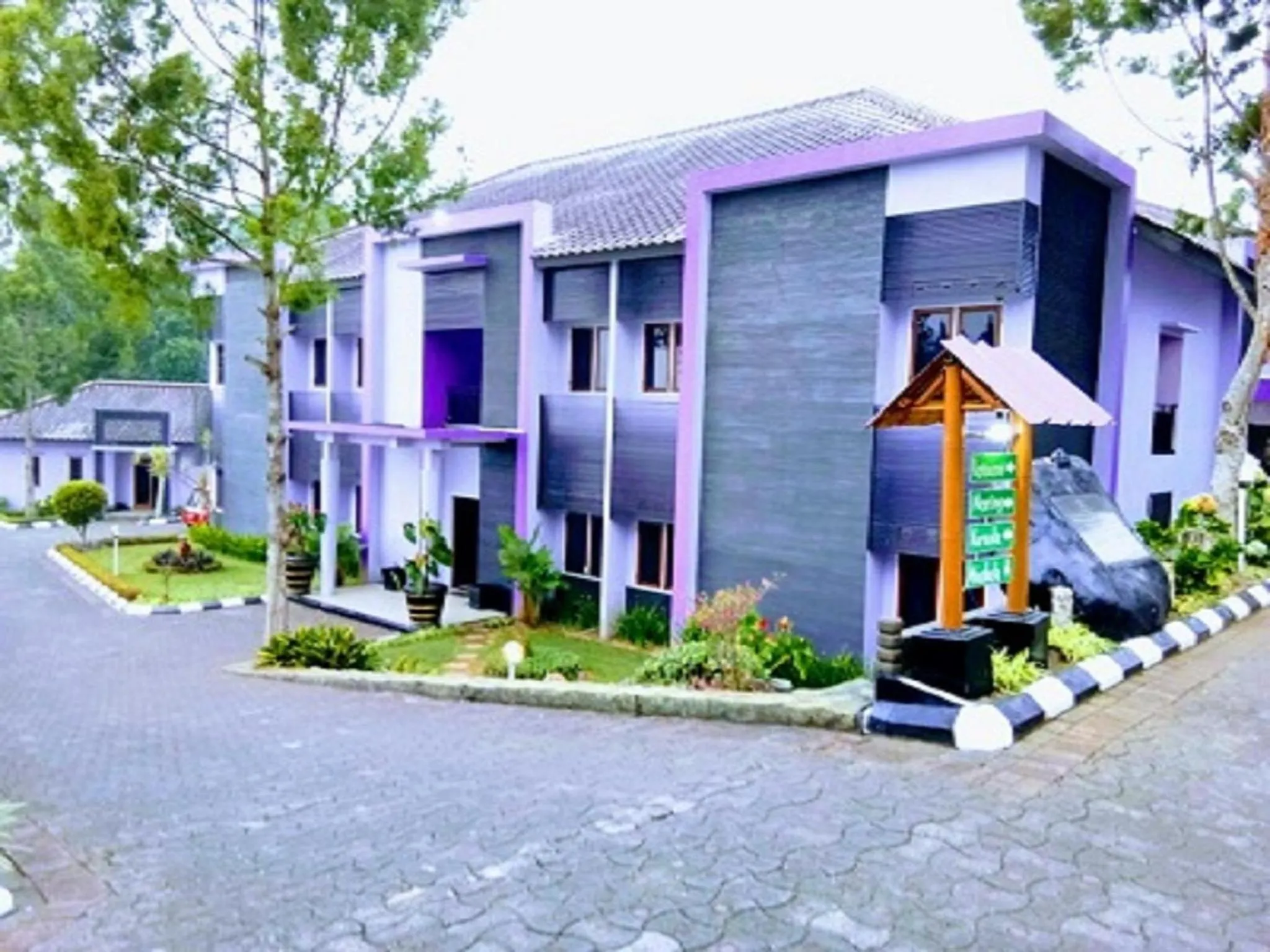 Property building in Hotel Signature Mandala Kencana