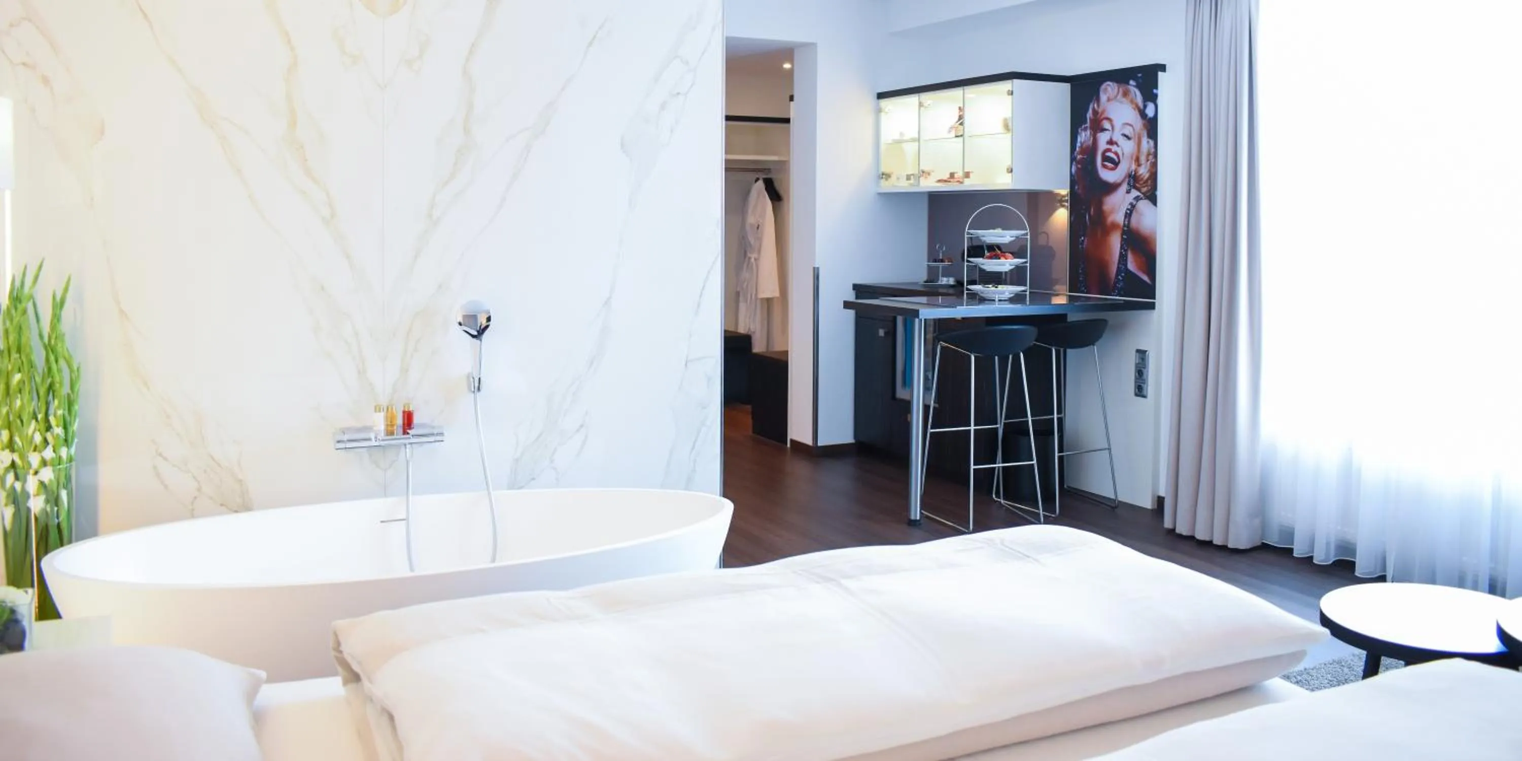 Bedroom, Bed in Hotel ESPERANTO Kongress- und Kulturzentrum Fulda