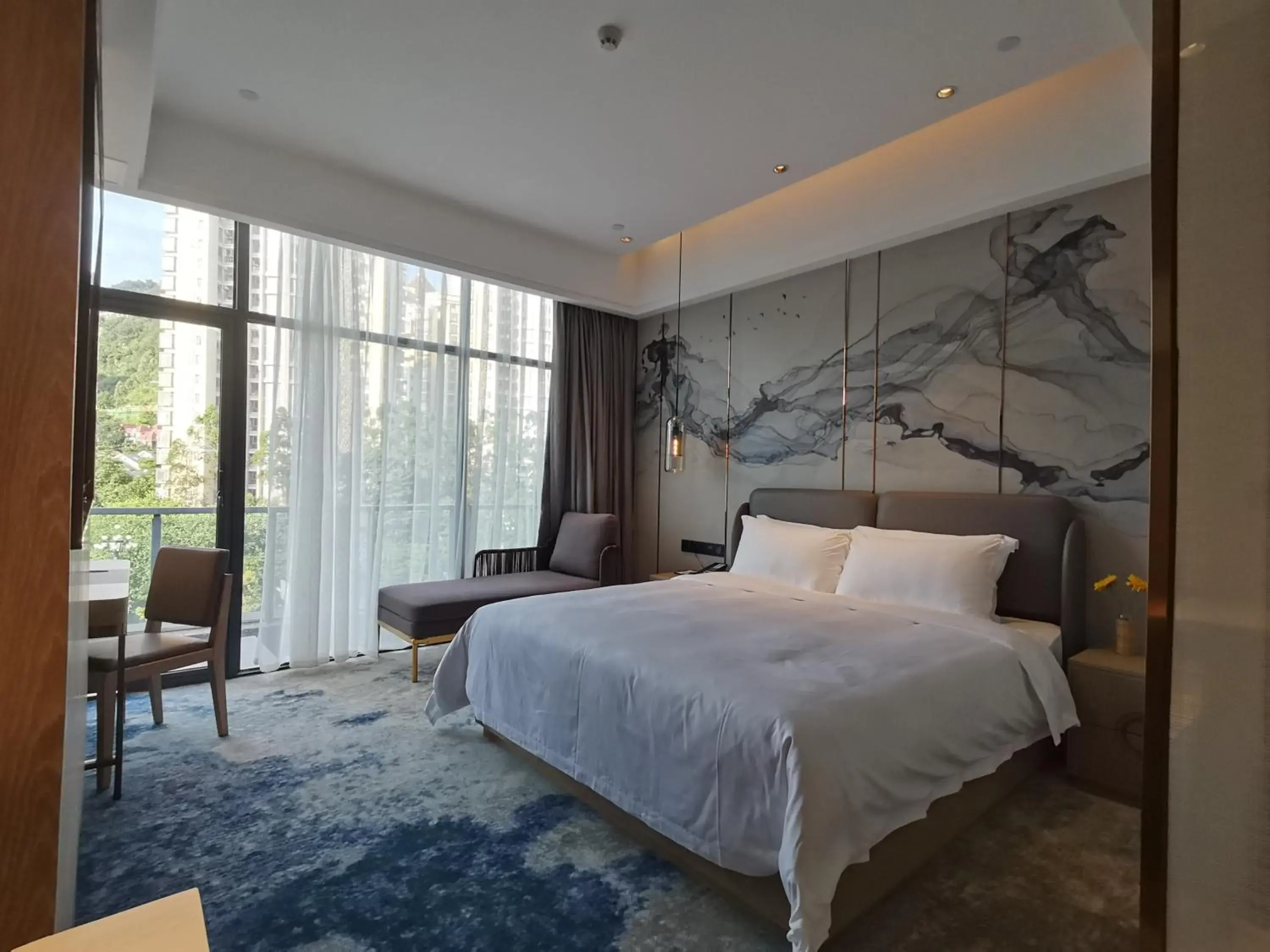 Queen Room with Balcony in Paco Hotel Jinfeng Metro Guangzhou-Free Shuttle Bus For Canton Fair-Self-service laundry Queen Room with Balcony in Paco Hotel Jinfeng Metro Guangzhou-Free Shuttle Bus For Canton Fair-Self-service laundry