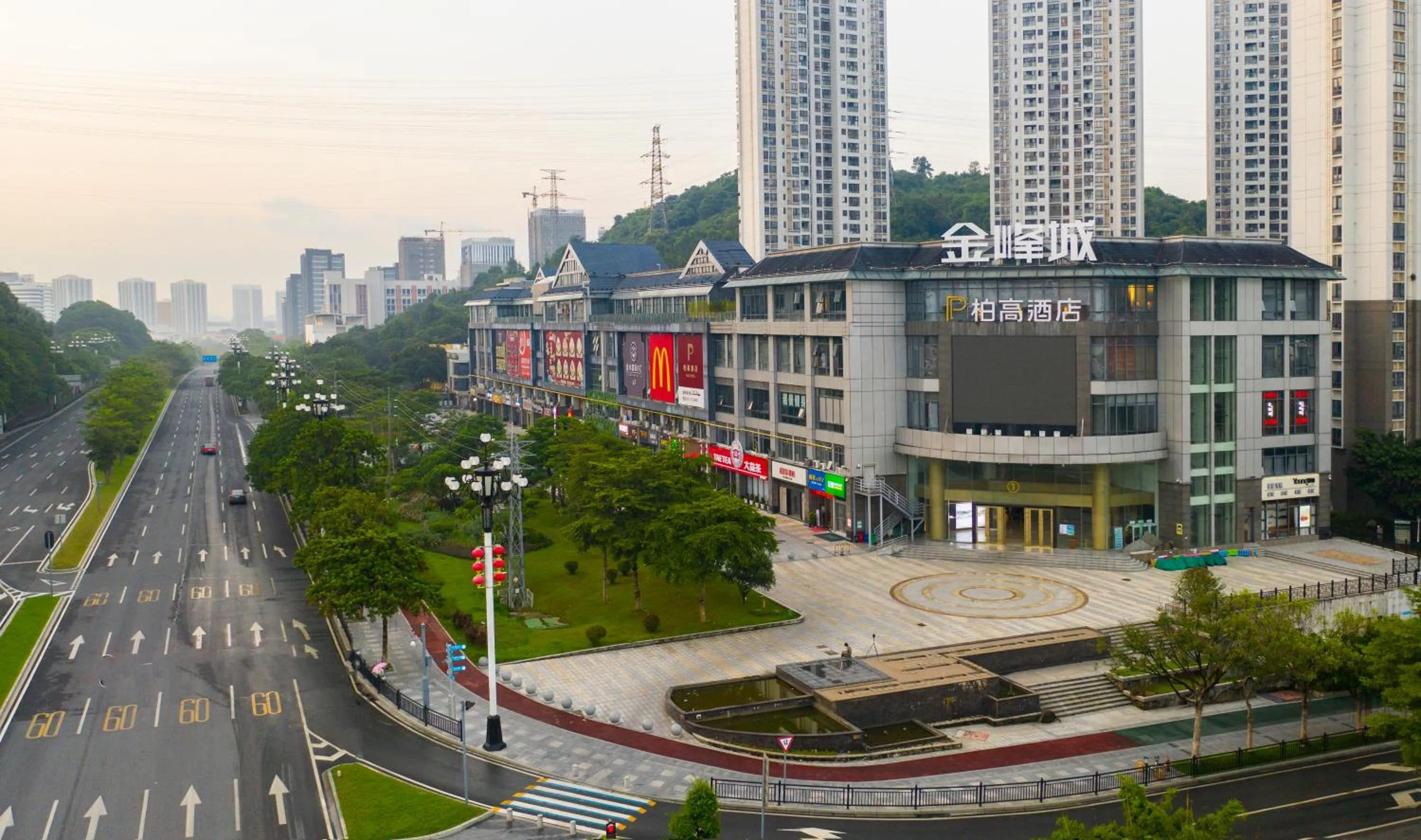 Property building in Paco Hotel Jinfeng Metro Guangzhou